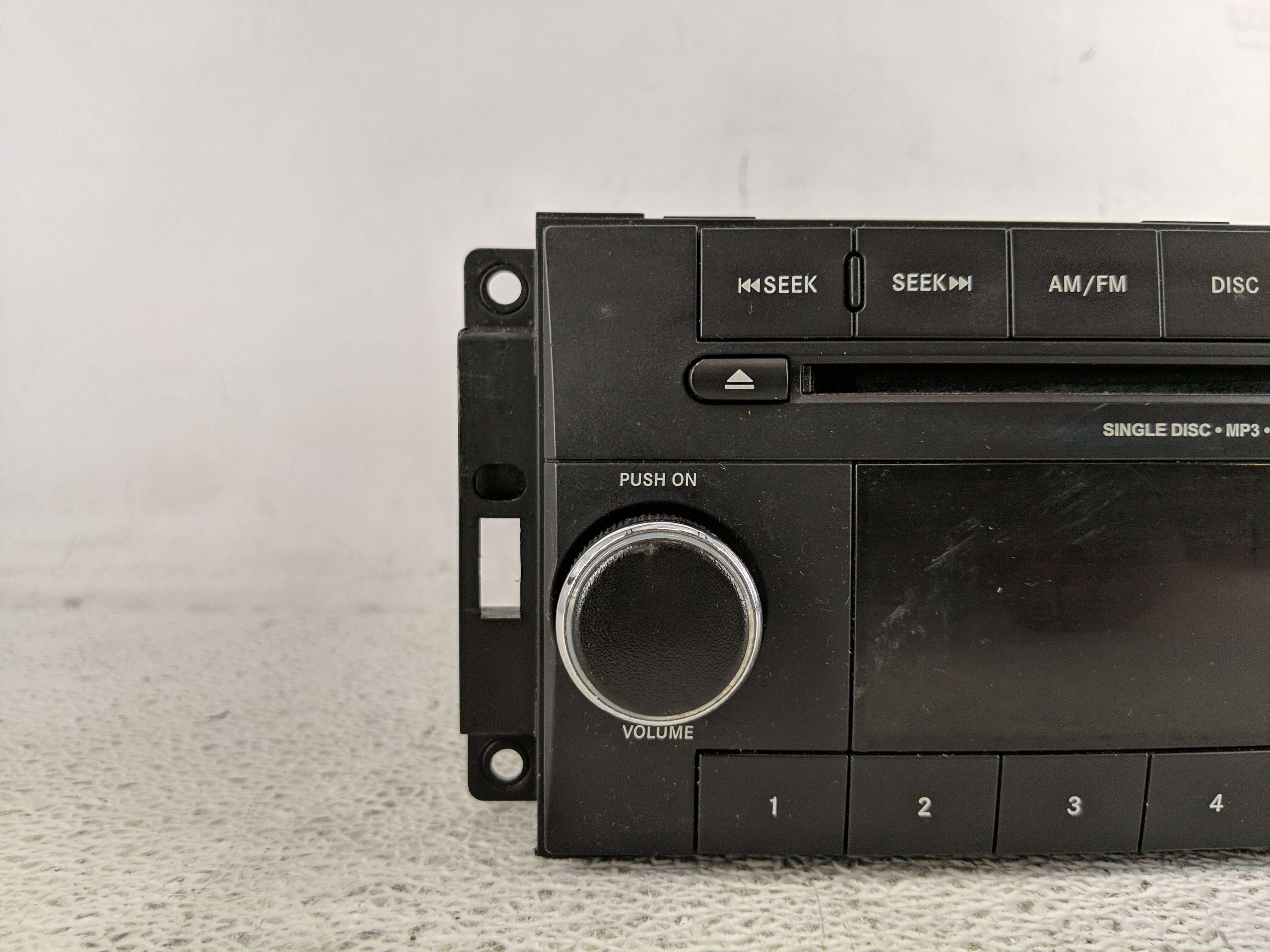 Dodge Caravan Am Fm Cd Player Radio Receiver 1199006 - Oemusedautoparts1.com