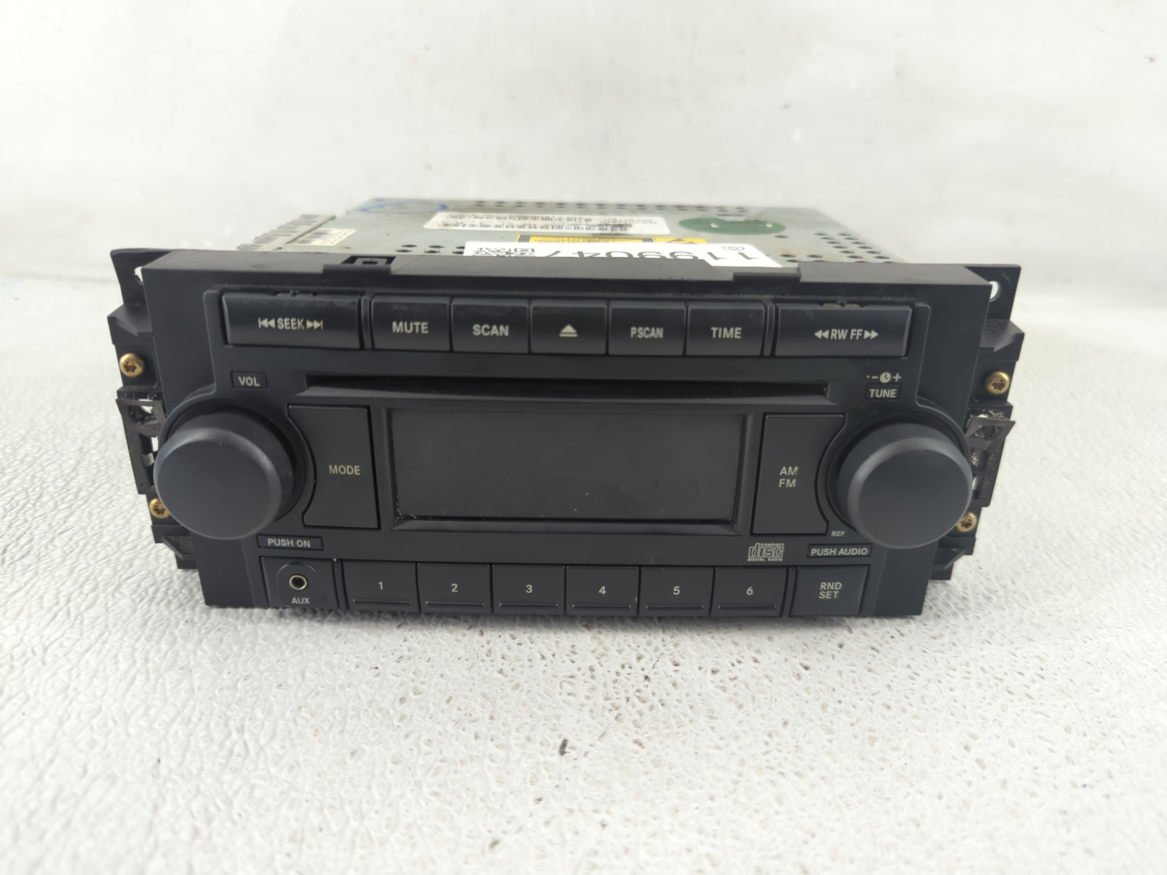 2005-2007 Chrysler 300 Am Fm Cd Player Radio Receiver 1199047 - Oemusedautoparts1.com