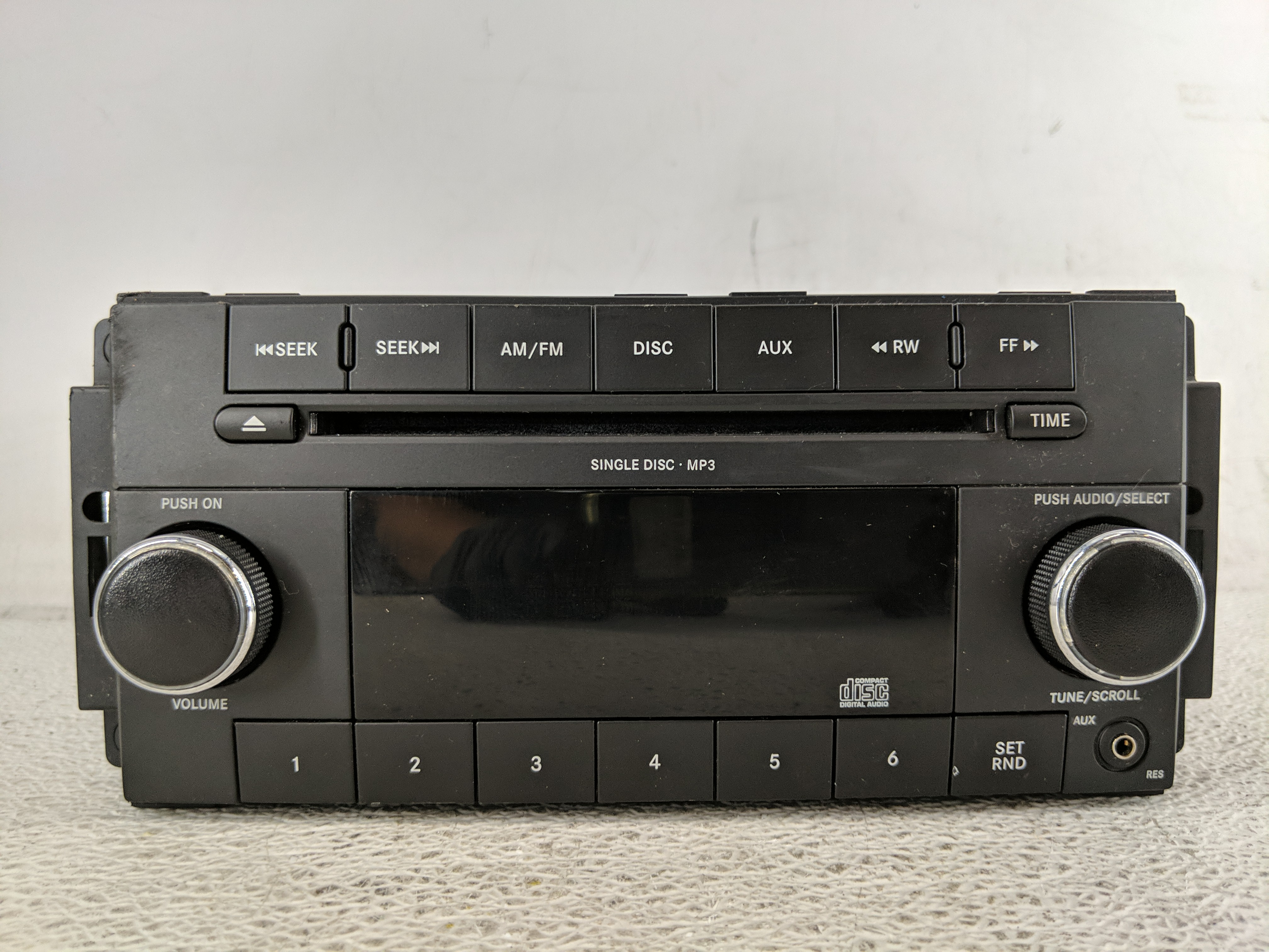 2009-2011 Chrysler Town & Country Am Fm Cd Player Radio Receiver 1199067 - Oemusedautoparts1.com