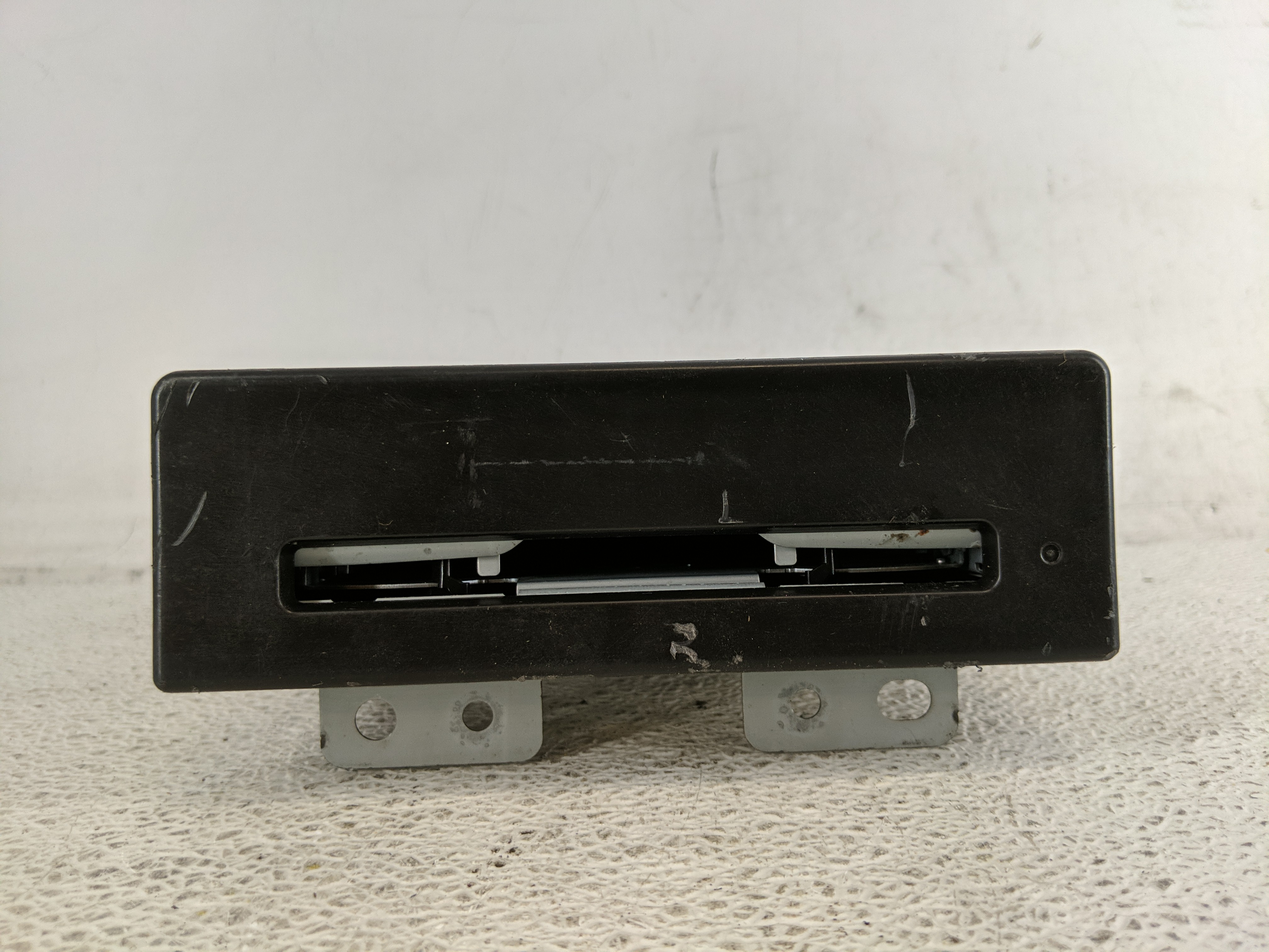 2015-2016 Gmc Yukon Am Fm Cd Player Radio Receiver 1199196 - Oemusedautoparts1.com