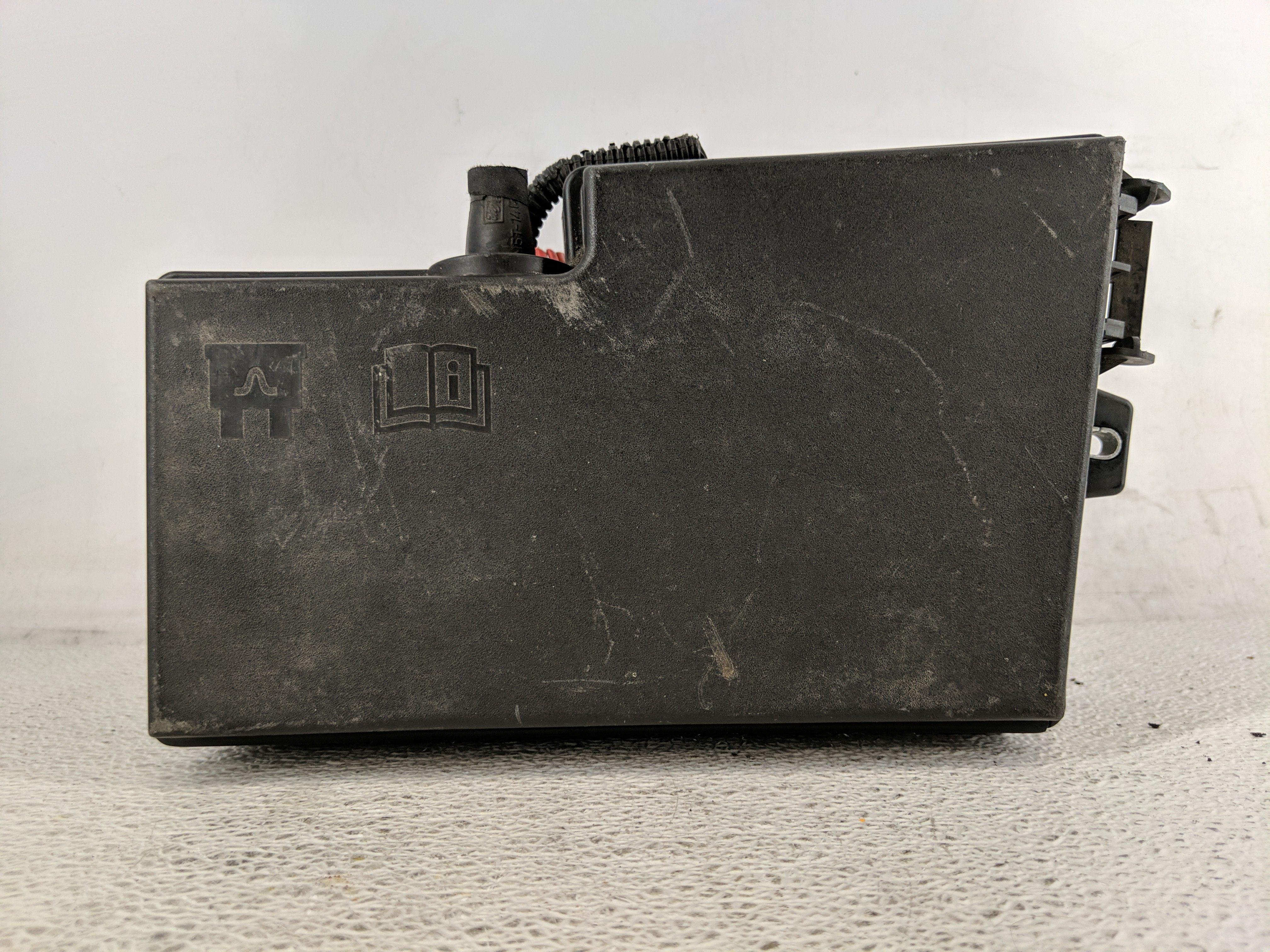 2017-2017 Ford Escape Fusebox Fuse Box Relay Module Av6t-14a067-ad 1199416 - Oemusedautoparts1.com