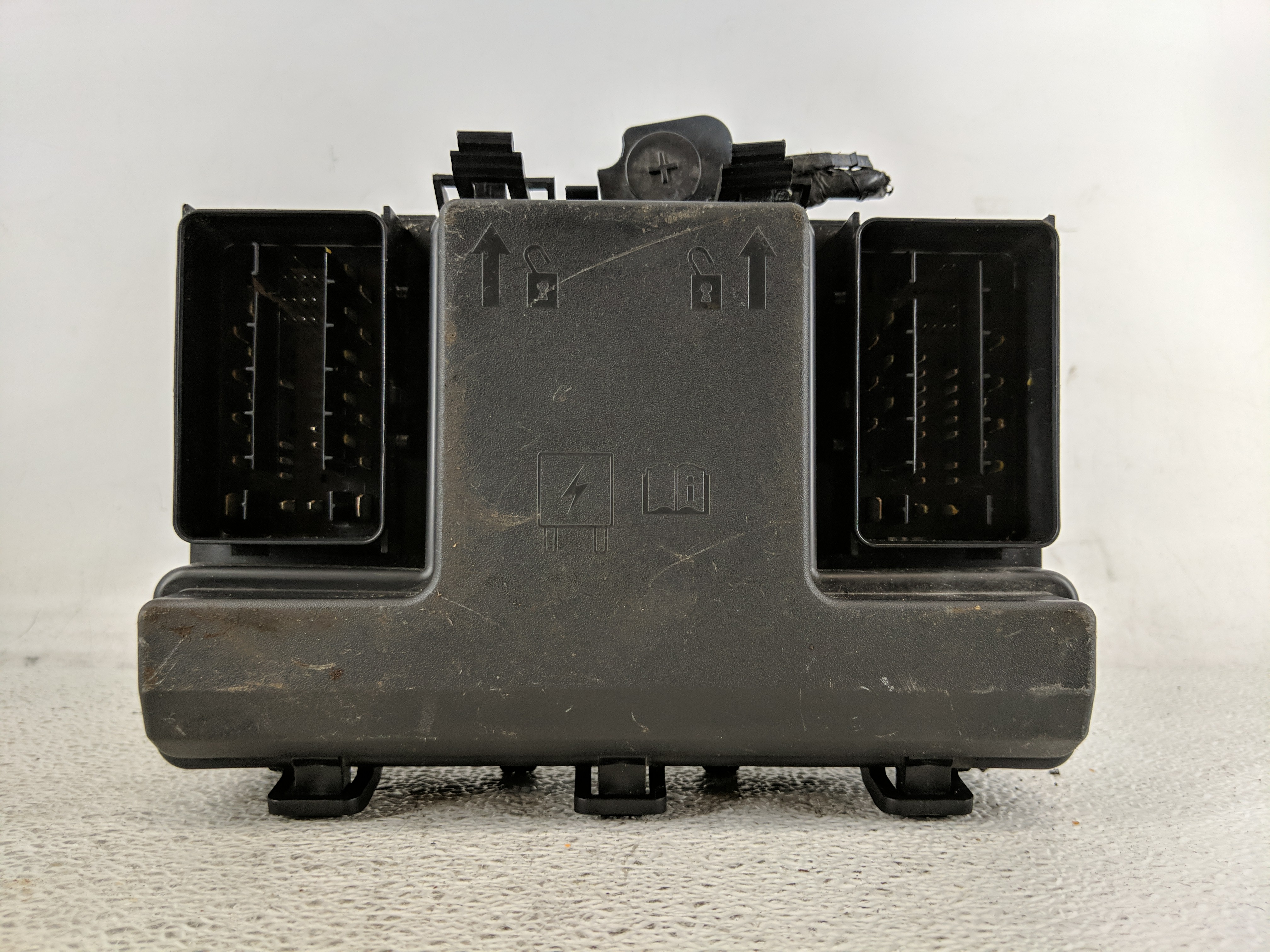 2019-2020 Ford Edge Fusebox Fuse Box Relay Module K2gt14d068bb 1199419 - Oemusedautoparts1.com