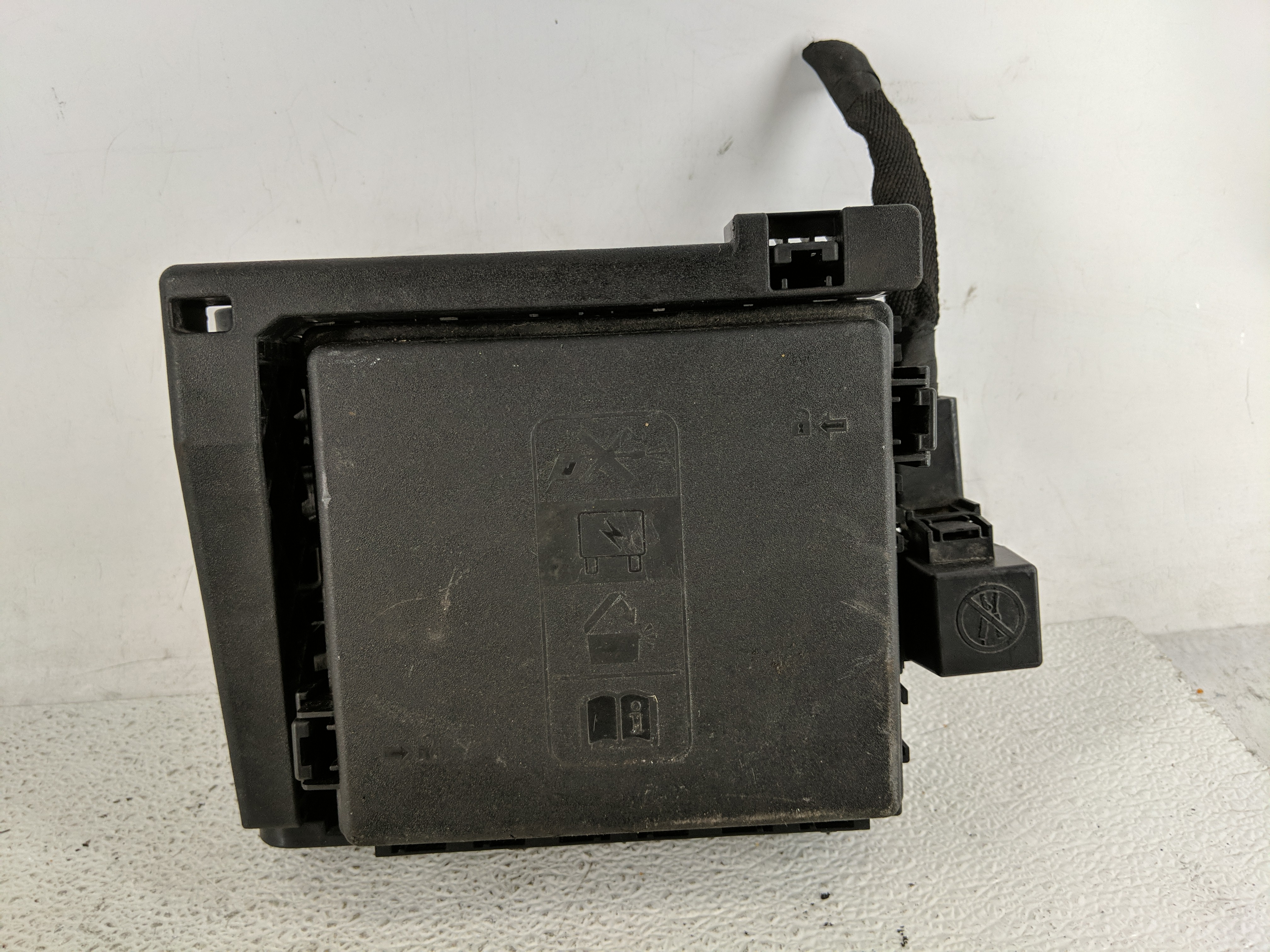 2020-2022 Chevrolet Traverse Fusebox Fuse Box Relay Module 1199421 - Oemusedautoparts1.com