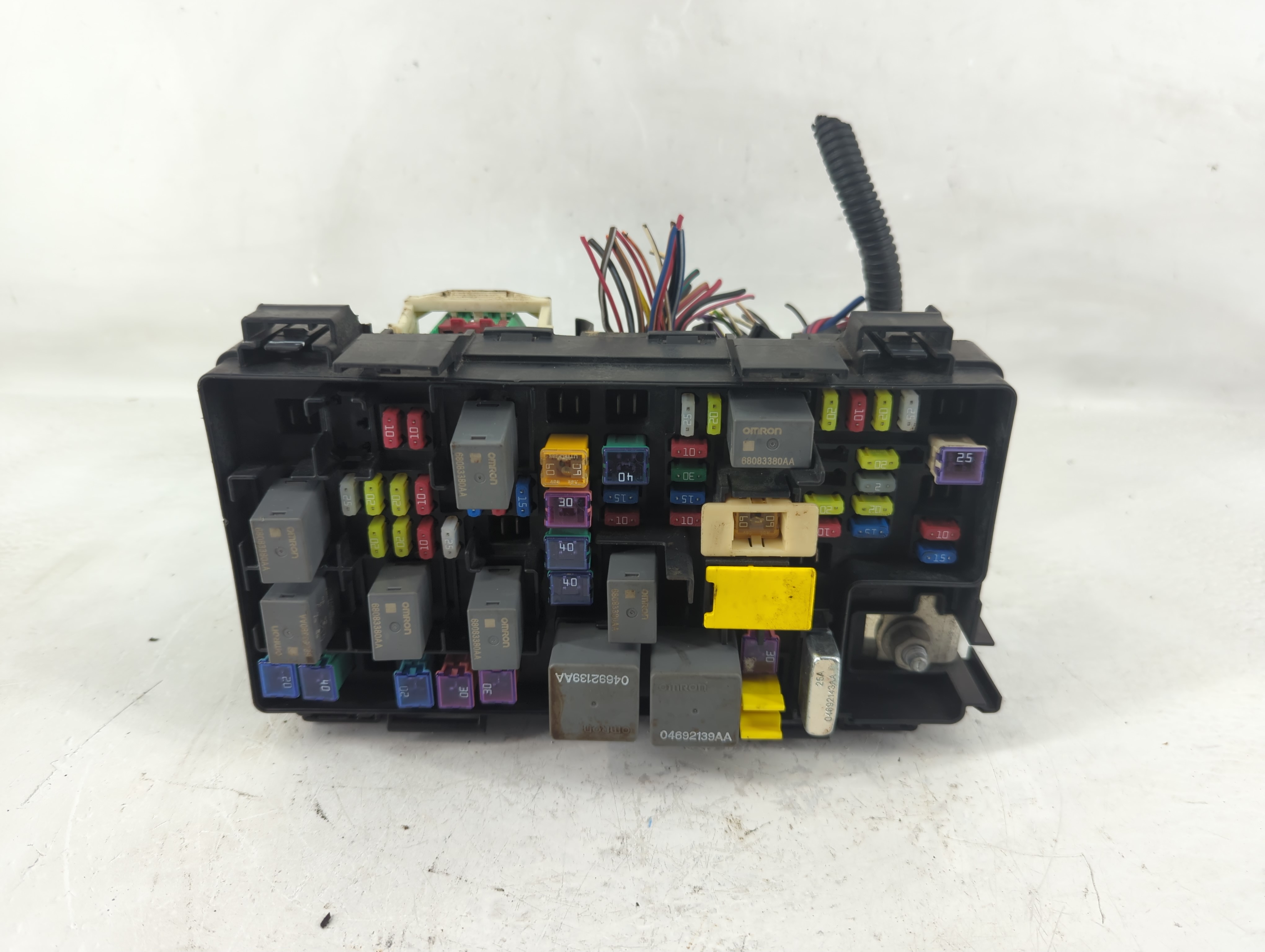 2017-2018 Jeep Wrangler Fusebox Fuse Box Relay Module Tipm 68303924ab 1199446 - Oemusedautoparts1.com