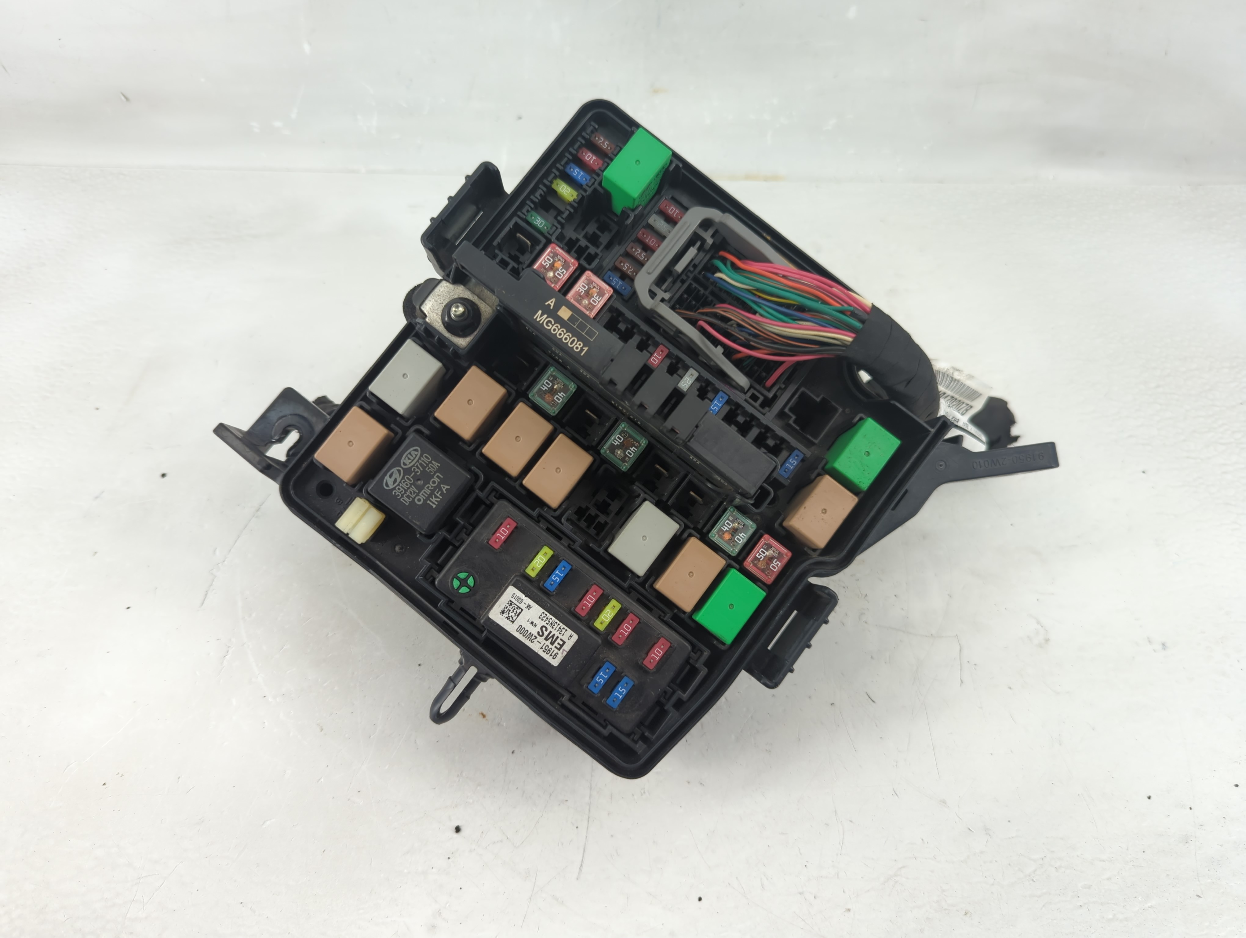 Picture of 2014 Hyundai Santa Fe Fusebox Fuse Box Relay Module 1199450