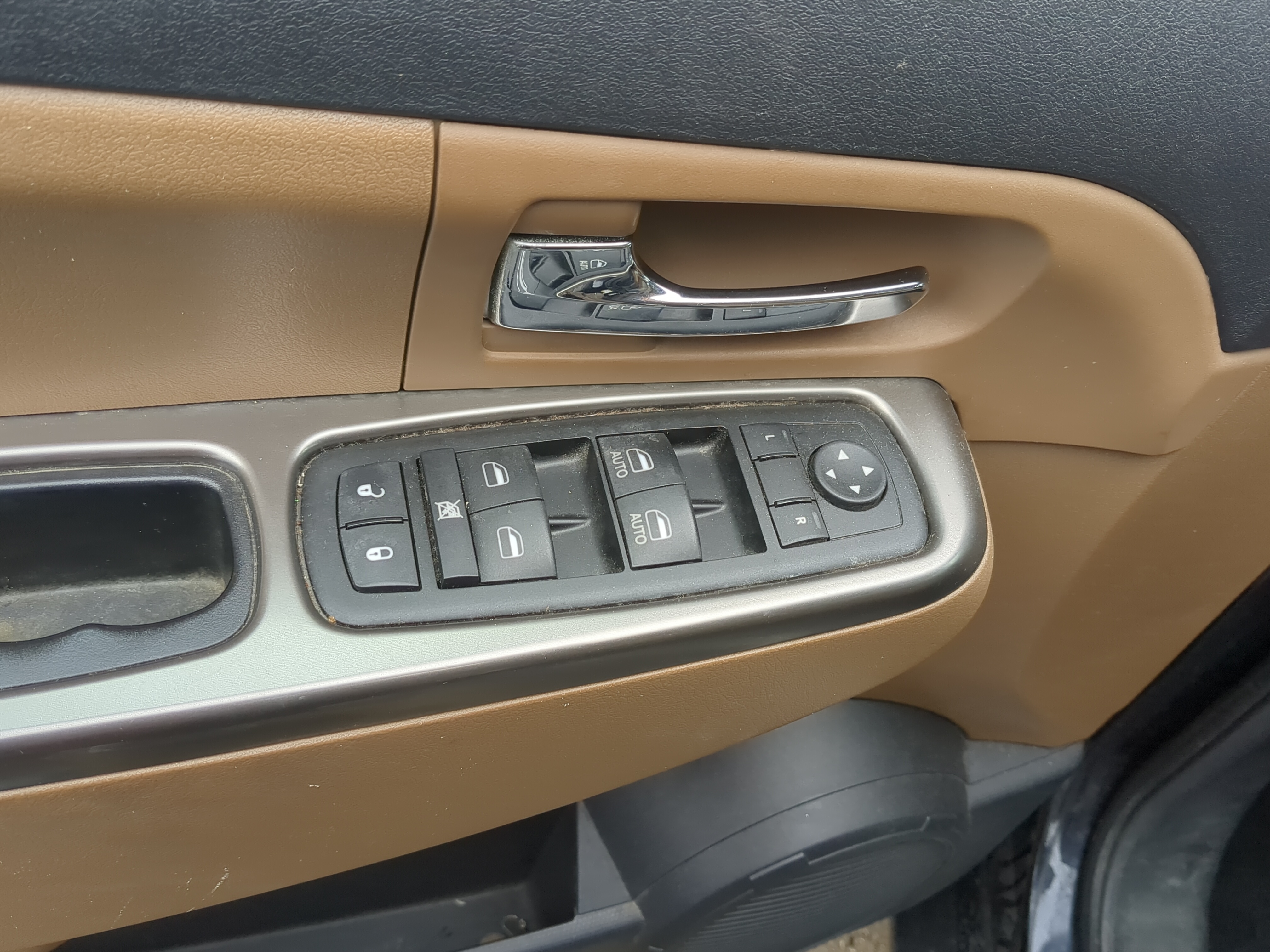 2008-2012 Jeep Liberty Driver Left Door Master Power Window Switch 1199792 - Oemusedautoparts1.com