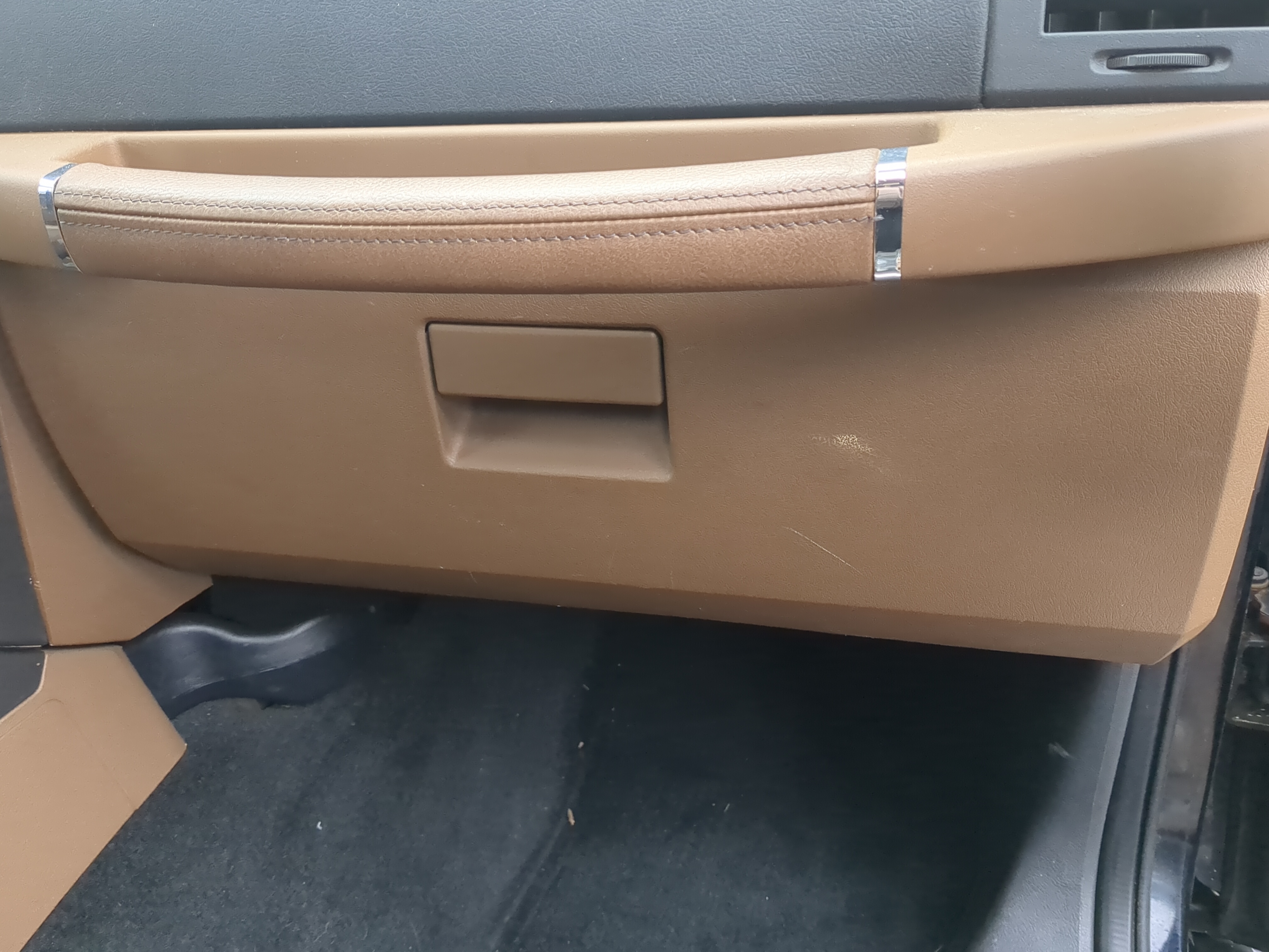 2011 Jeep Liberty Passenger Glove Box Door Storage Compartment 1199879 - Oemusedautoparts1.com