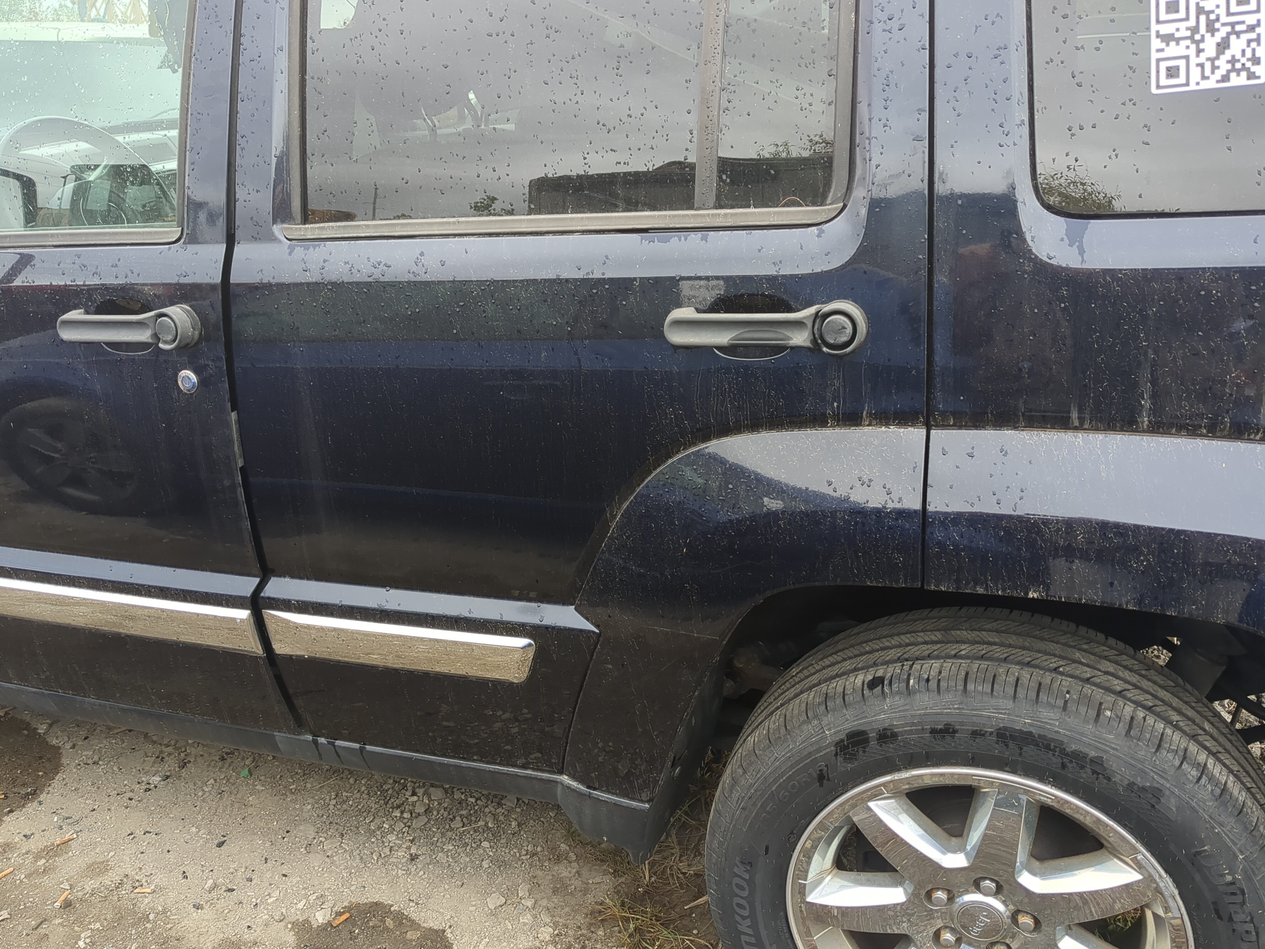 2008-2012 Jeep Liberty Driver Rear Door Oem 1199911 - Oemusedautoparts1.com