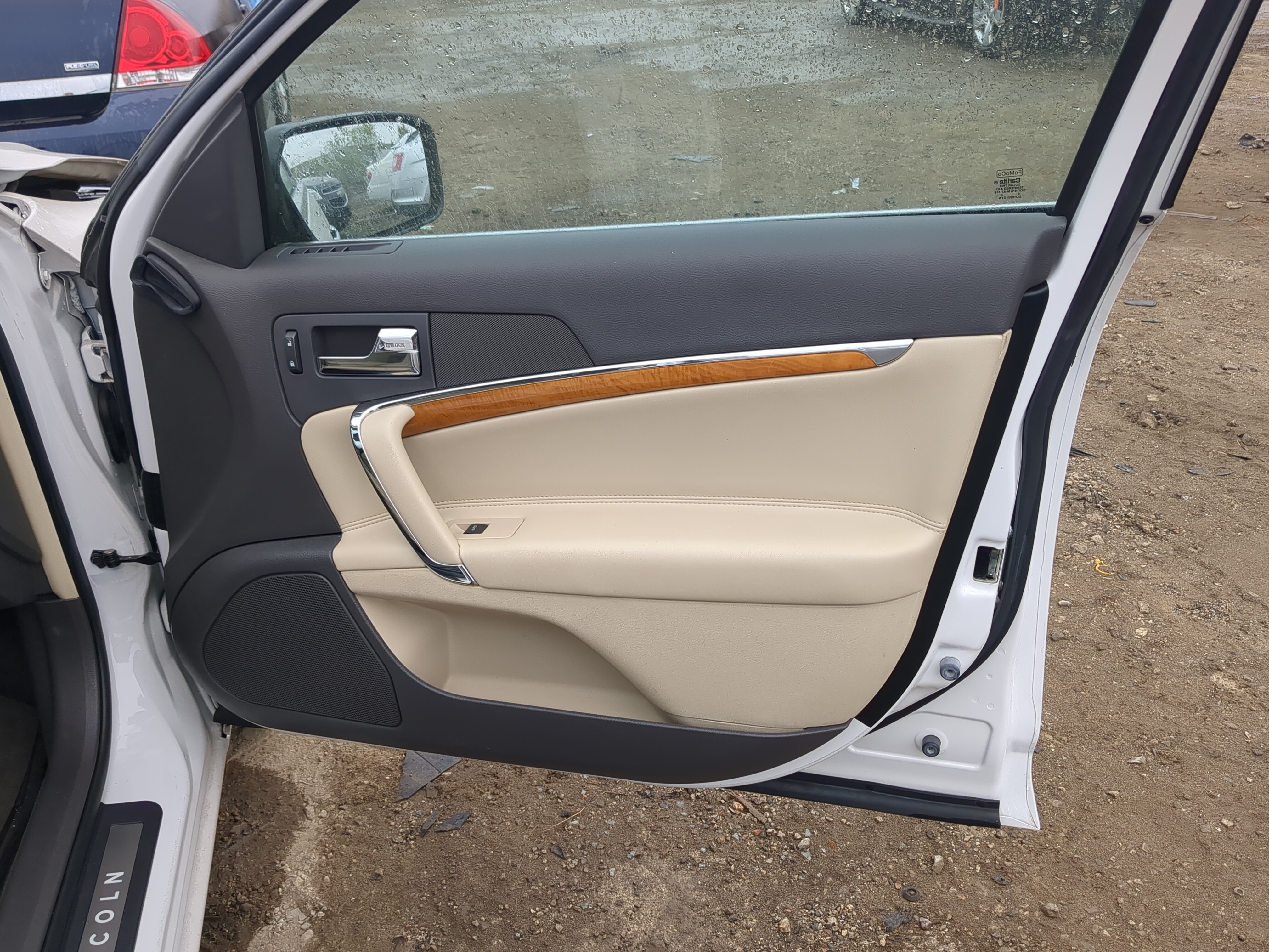 Picture of 2010 Lincoln Mkz Front Right Passenger Interior Door Panel Trim 1200074