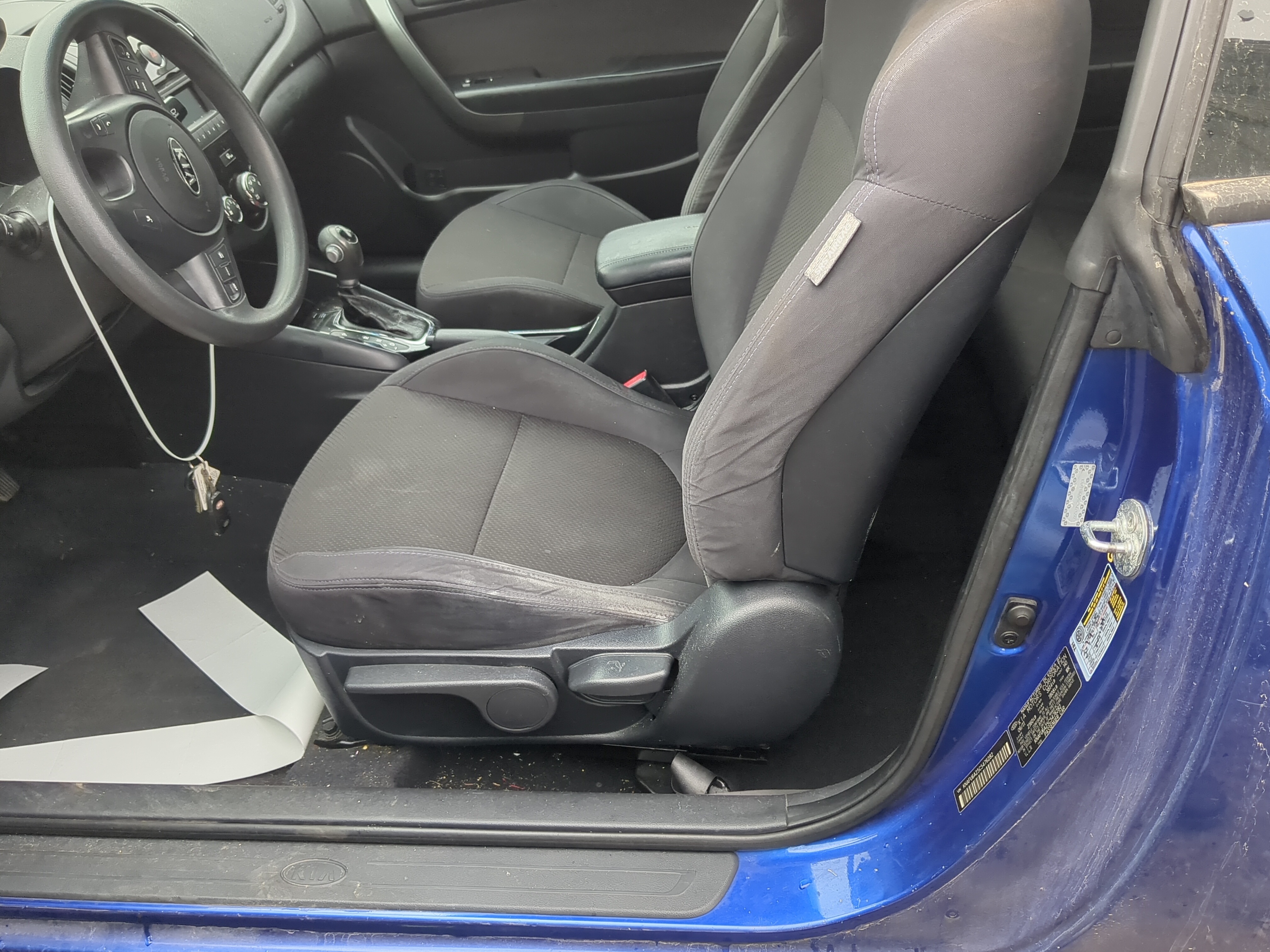 2010-2013 Kia Forte Koup Driver Front Seat Oem 1200325 - Oemusedautoparts1.com