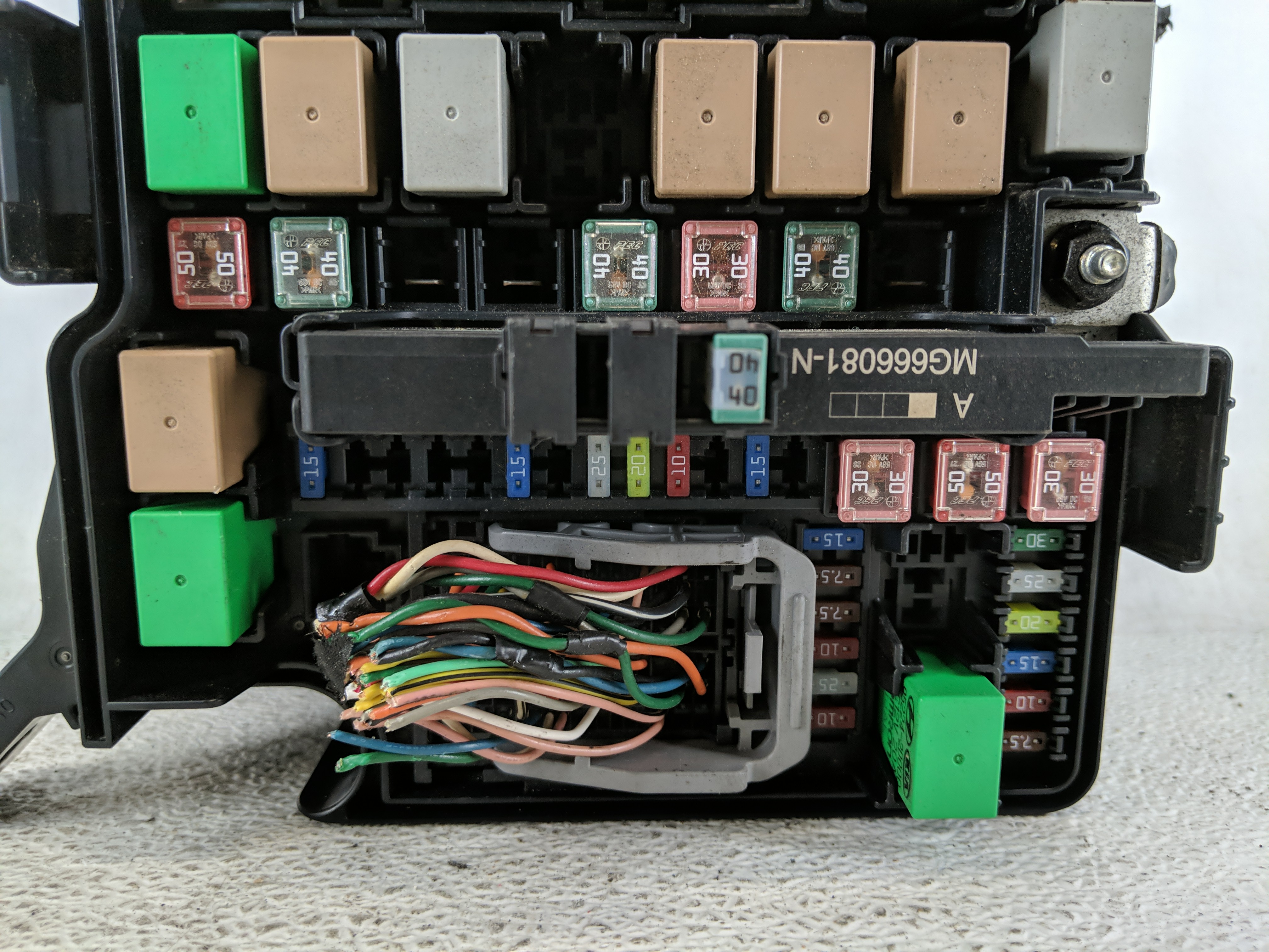 2013-2016 Hyundai Santa Fe Fusebox Fuse Box Relay Module 91210-b8491 1200712 - Oemusedautoparts1.com