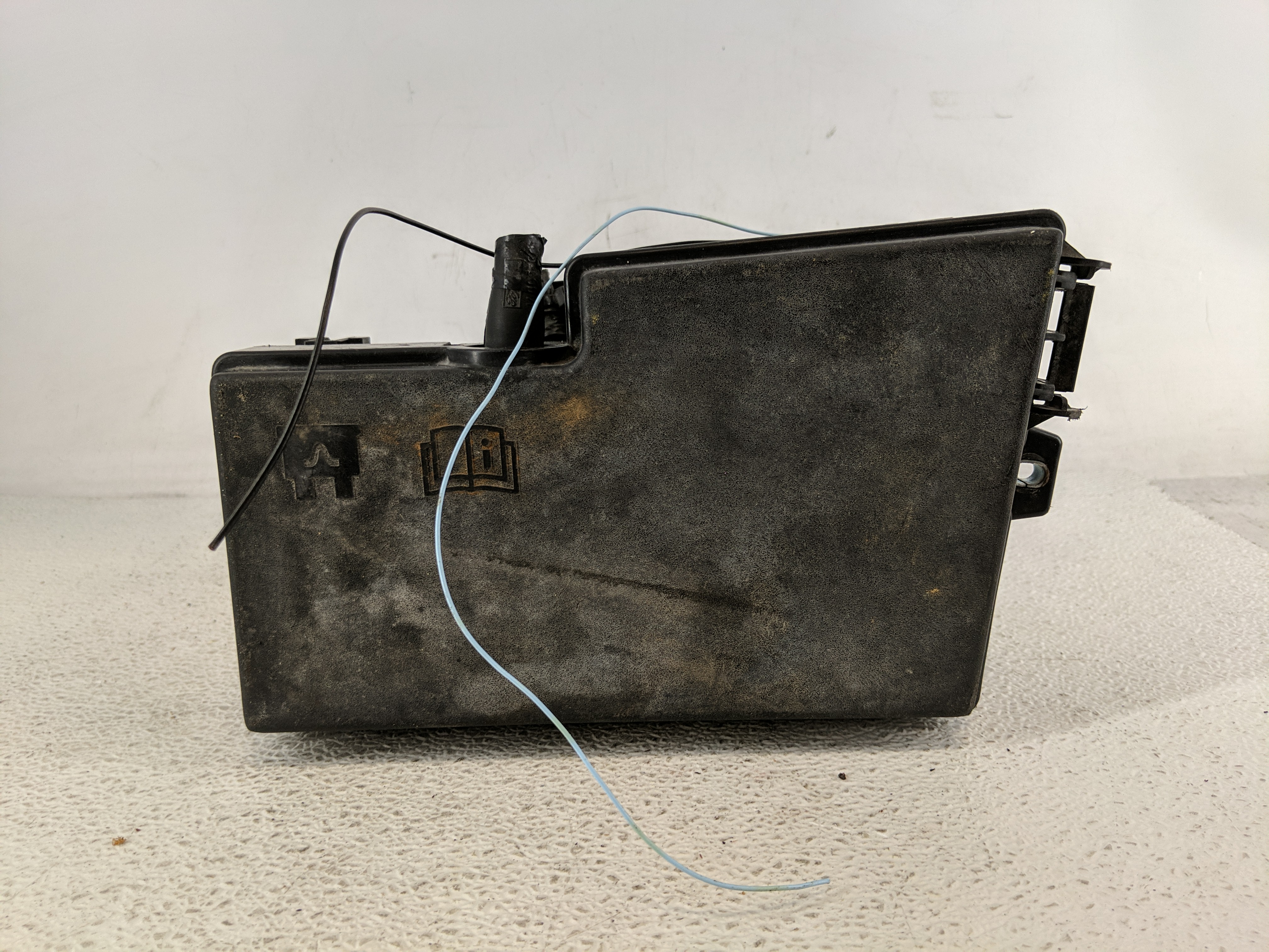 2013-2016 Ford Escape Fusebox Fuse Box Relay Module Av6t-14a067-ac 1200728 - Oemusedautoparts1.com