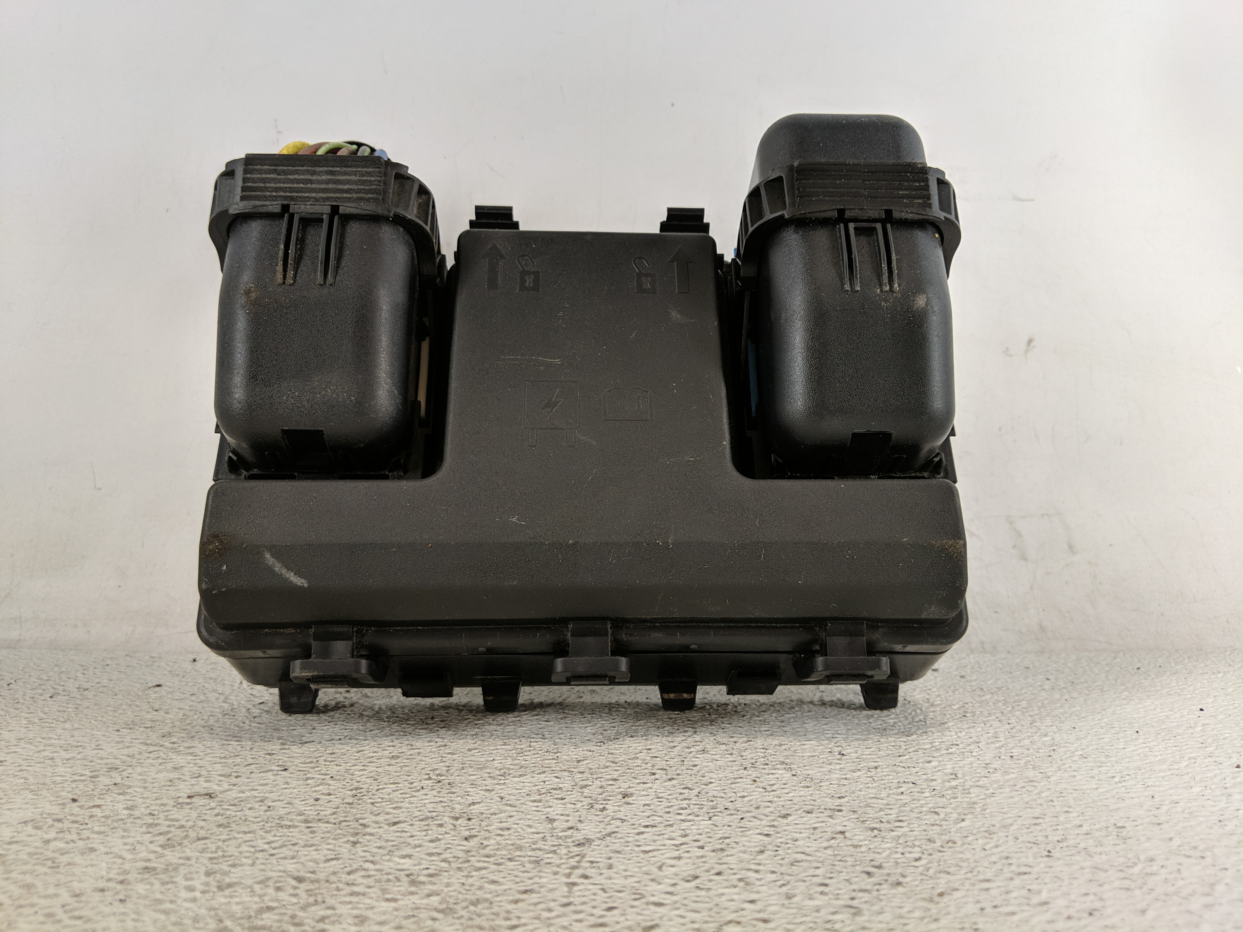 2017-2020 Ford Fusion Fusebox Fuse Box Relay Module Hq9t14d068af 1200776 - Oemusedautoparts1.com