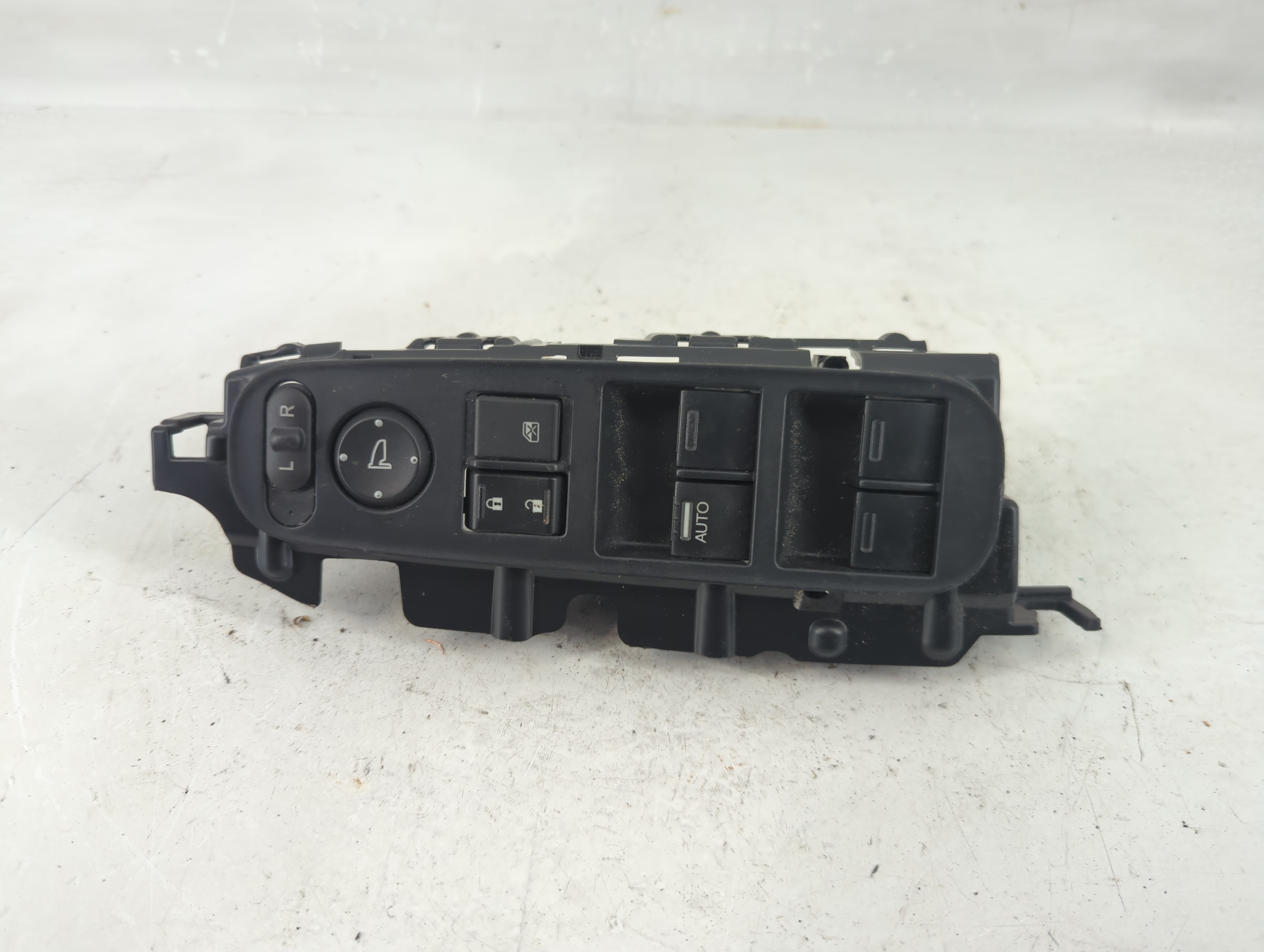 2016-2022 Honda Hr-v Driver Left Door Master Power Window Switch 1200874 - Oemusedautoparts1.com