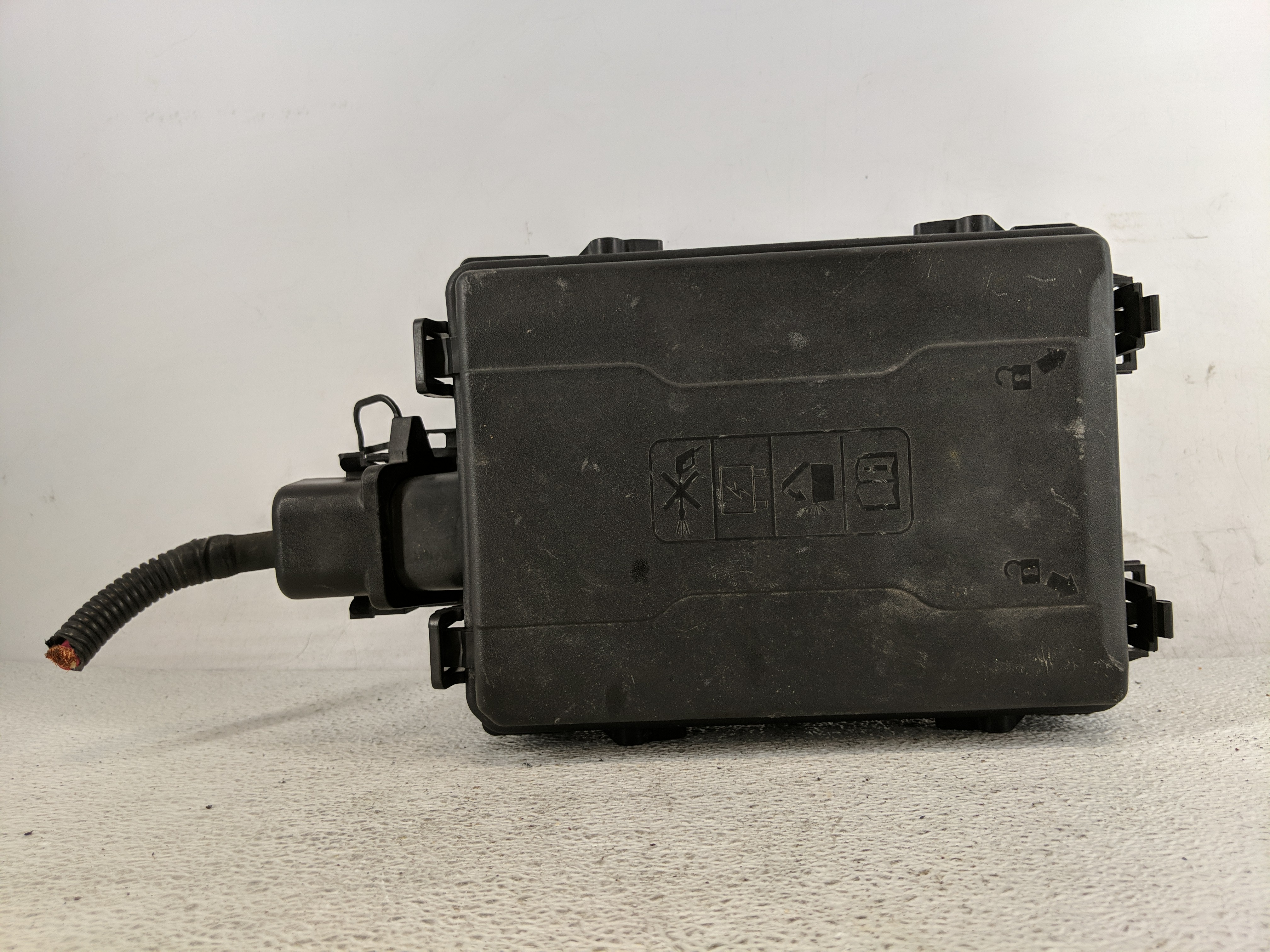 2016-2018 Chevrolet Silverado 1500 Fusebox Fuse Box Relay Module 1200909 - Oemusedautoparts1.com