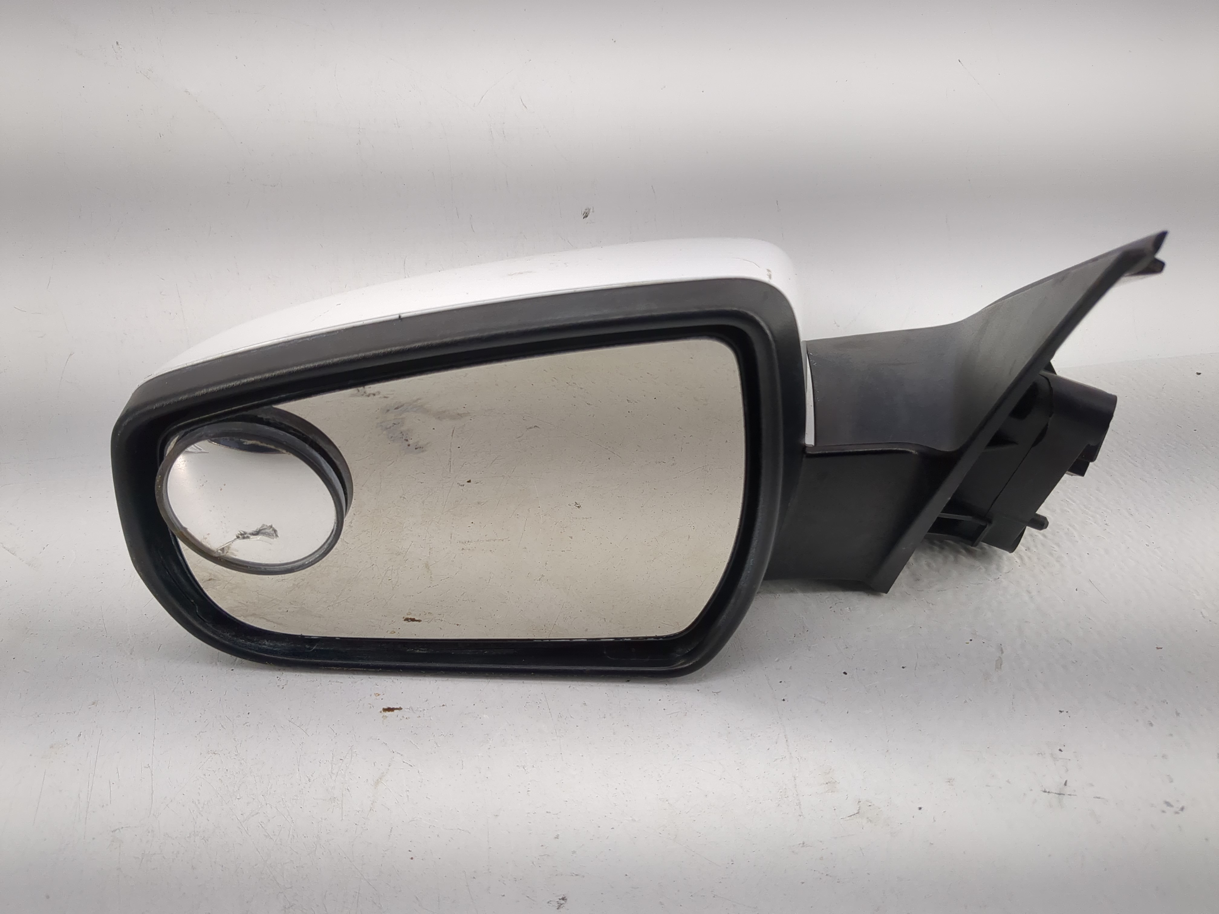 2014-2016 Chevrolet Malibu Driver Left Side View Power Door Mirror White 1201121 - Oemusedautoparts1.com