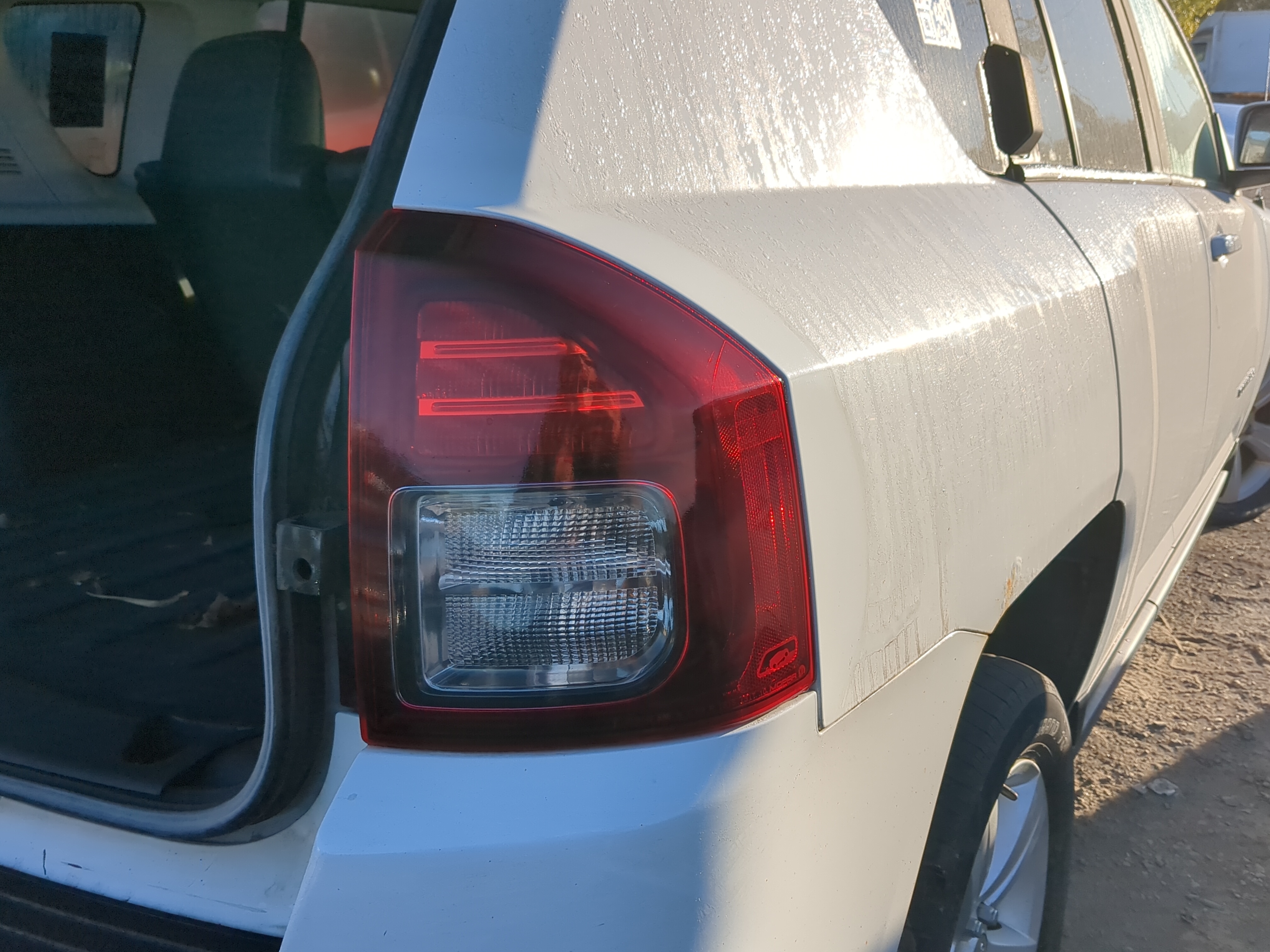 Picture of 2014-2017 Jeep Compass Passenger Right Side Tail Light Taillight Oem 1201469