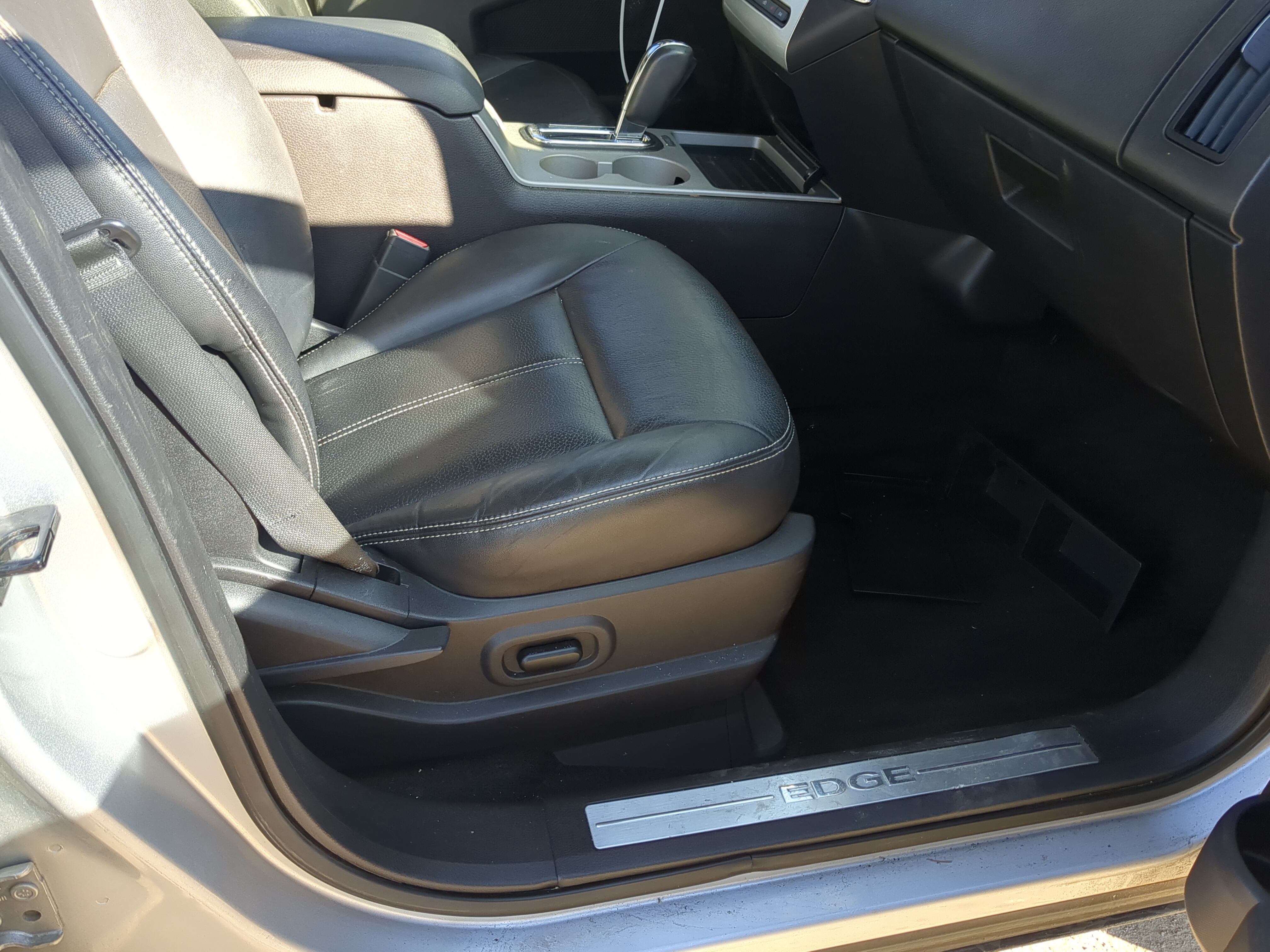 Picture of 2008-2010 Ford Edge Passenger Front Seat Oem 1201878