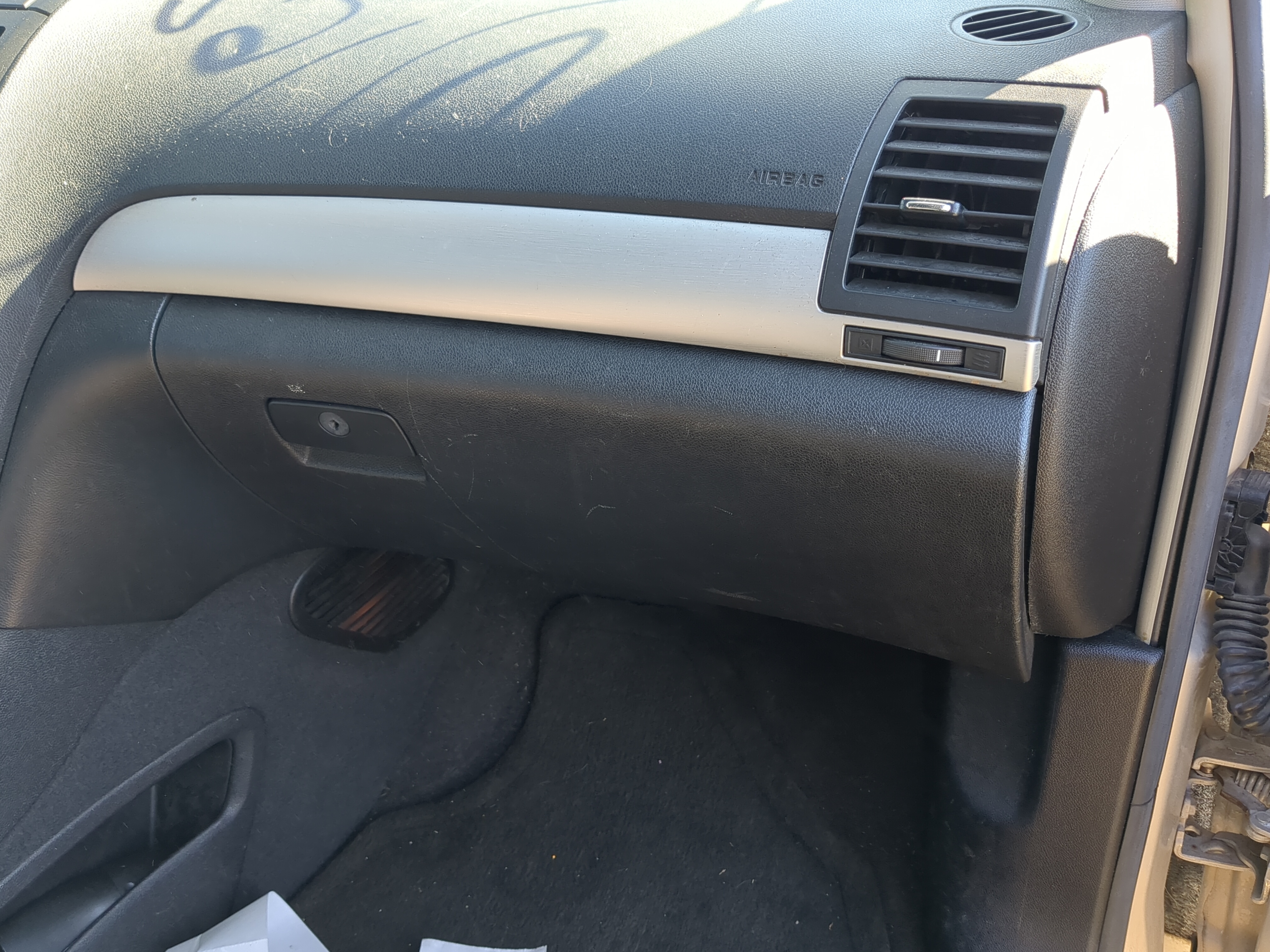 2008 Saturn Outlook Passenger Glove Box Door Storage Compartment 1202365 - Oemusedautoparts1.com