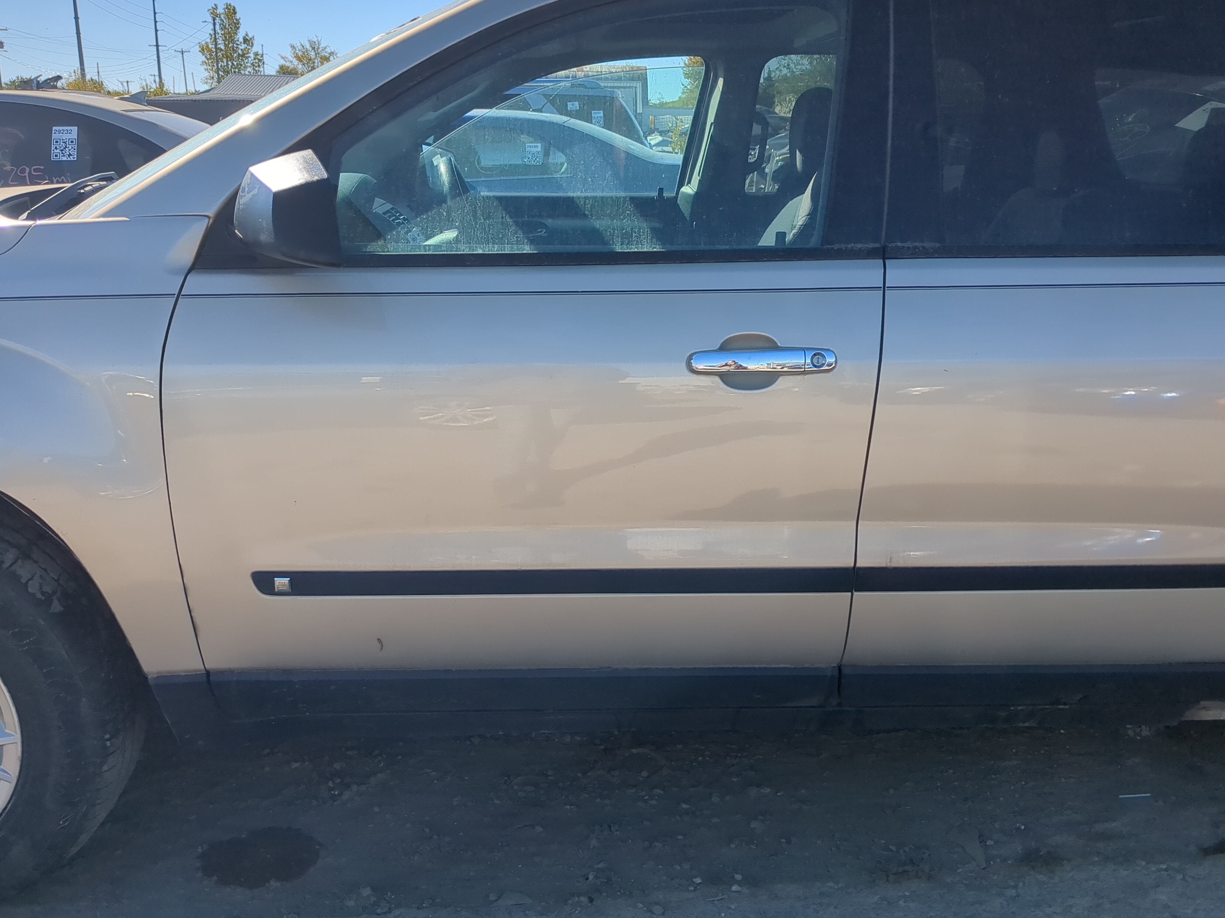 Saturn Outlook Driver Front Door Oem 1202401 - Oemusedautoparts1.com