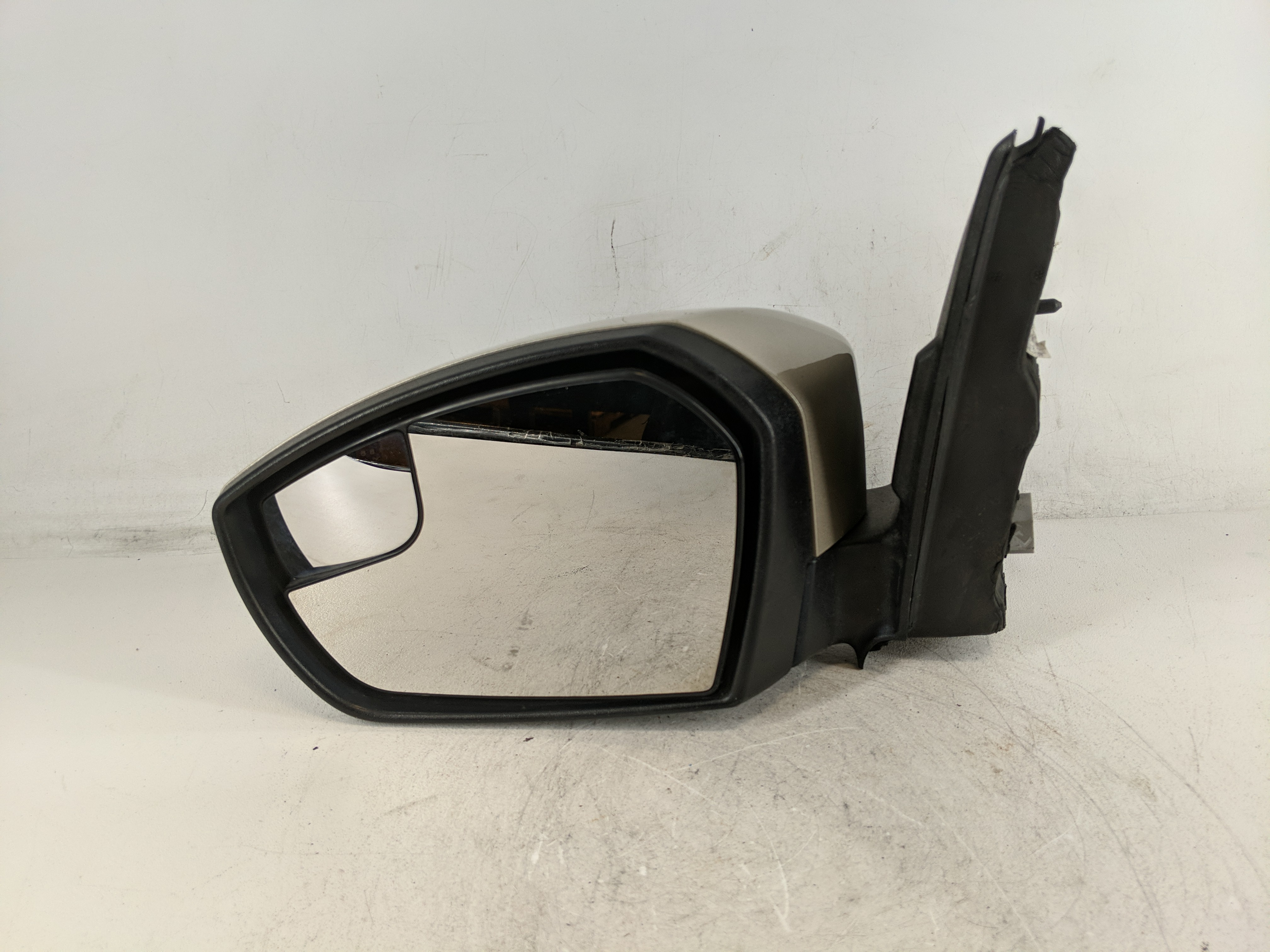2017-2019 Ford Escape Passenger Right Side View Power Door Mirror Gold 1202774 - Oemusedautoparts1.com