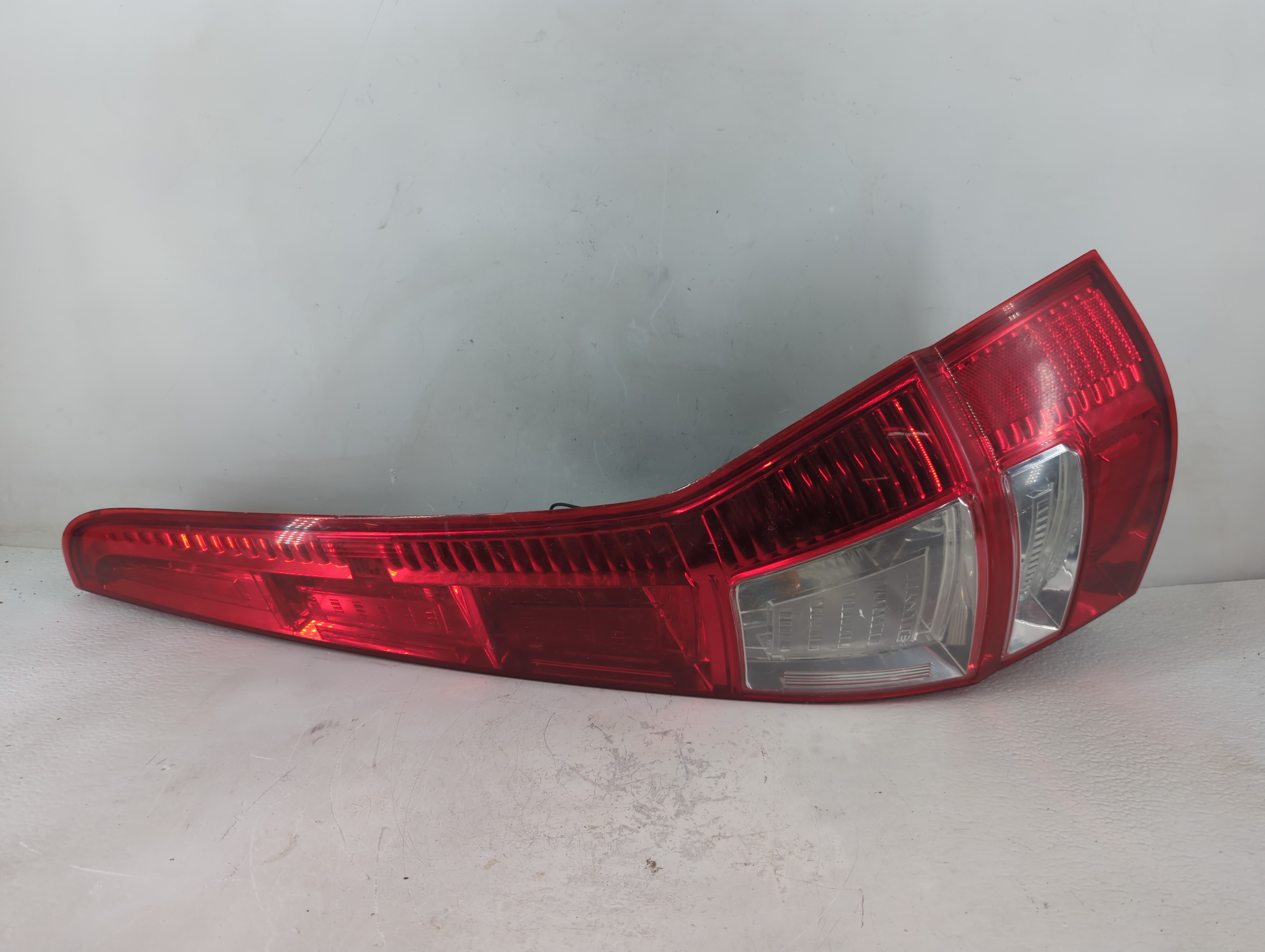 Picture of 2007-2011 Honda Cr-v Passenger Right Side Tail Light Taillight Oem 1203006