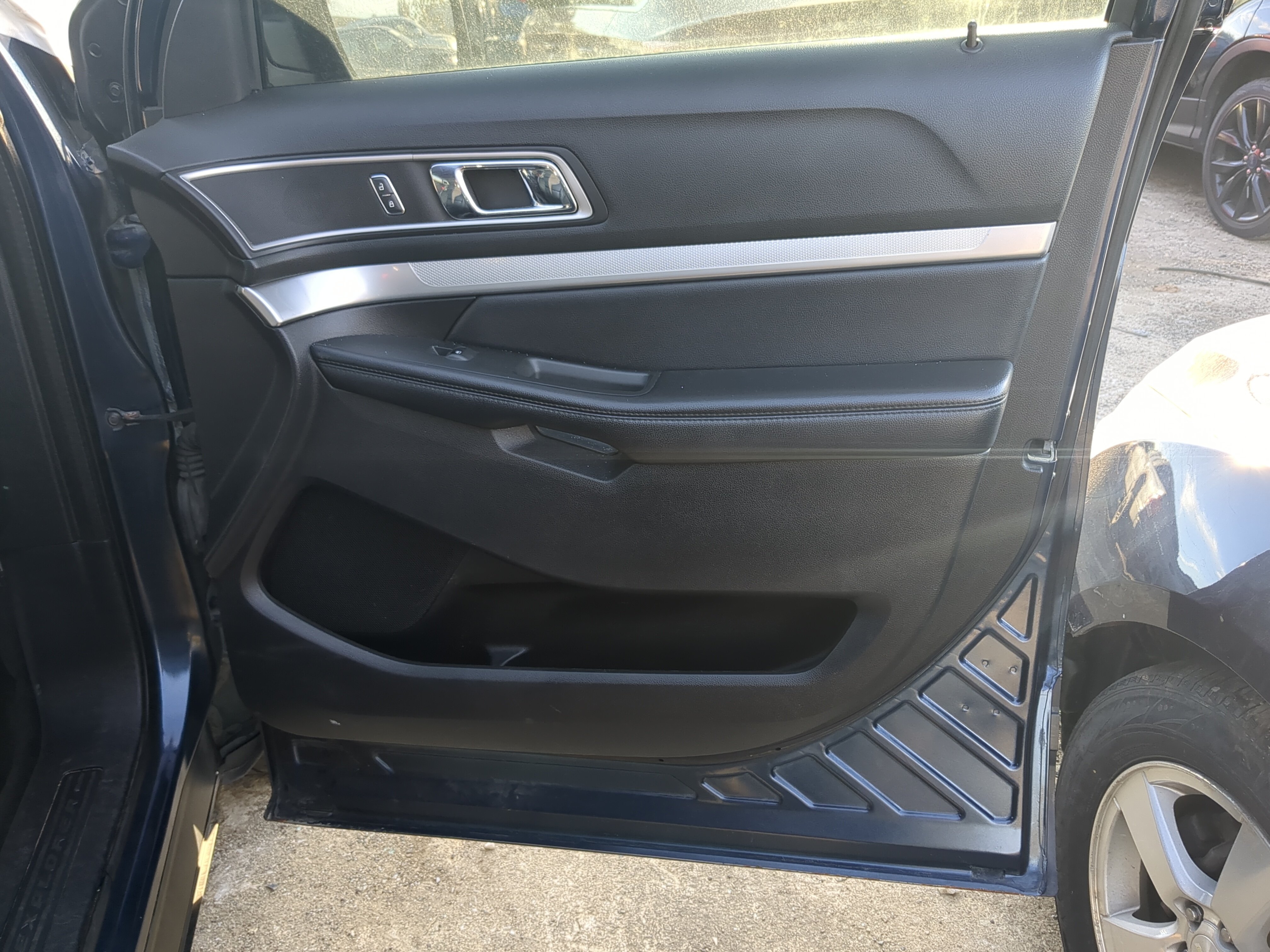 Picture of 2017 Ford Explorer Front Right Passenger Interior Door Panel Trim 1203347