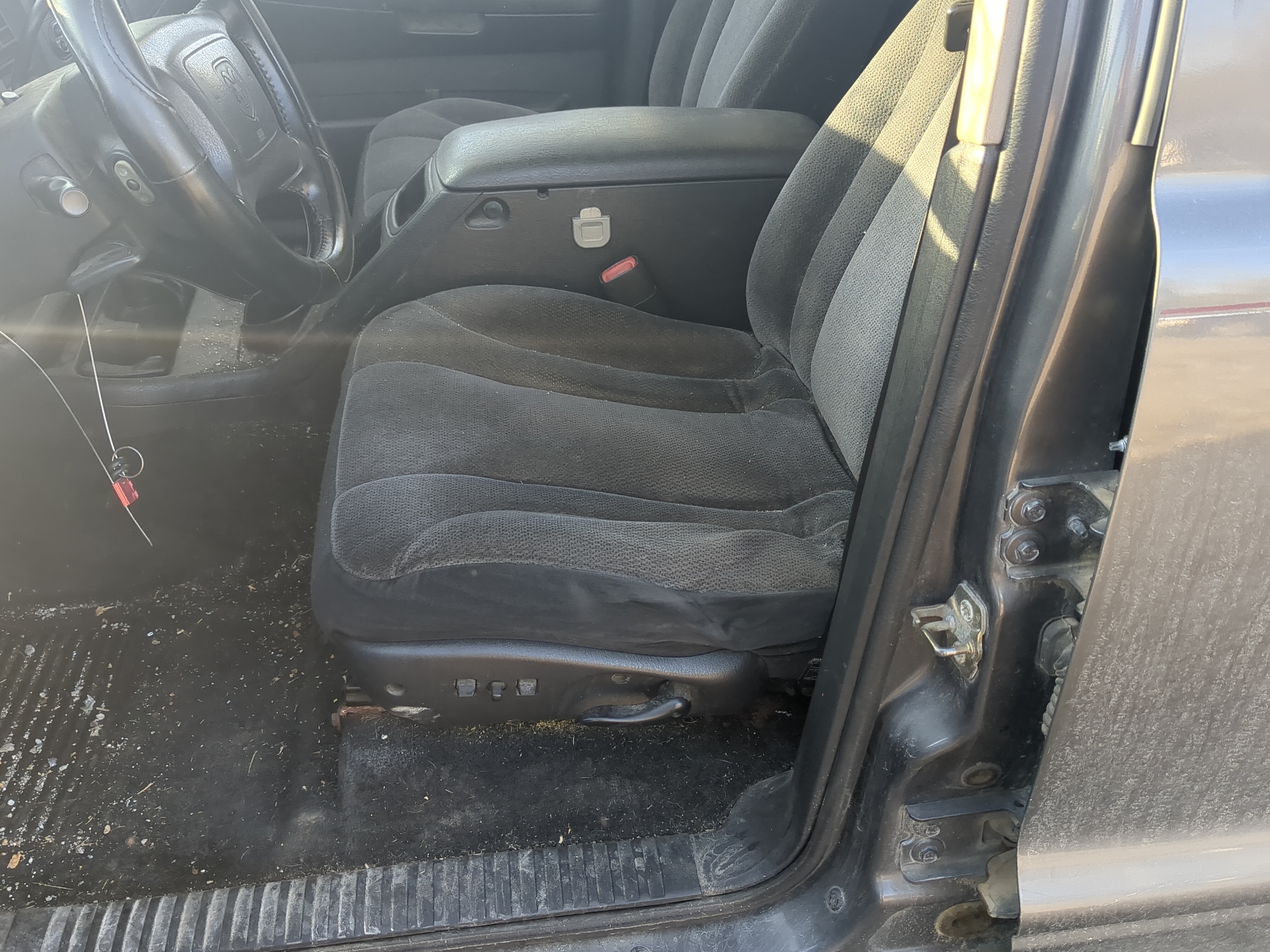 2000-2004 Dodge Dakota Driver Front Seat Oem 1203509 - Oemusedautoparts1.com
