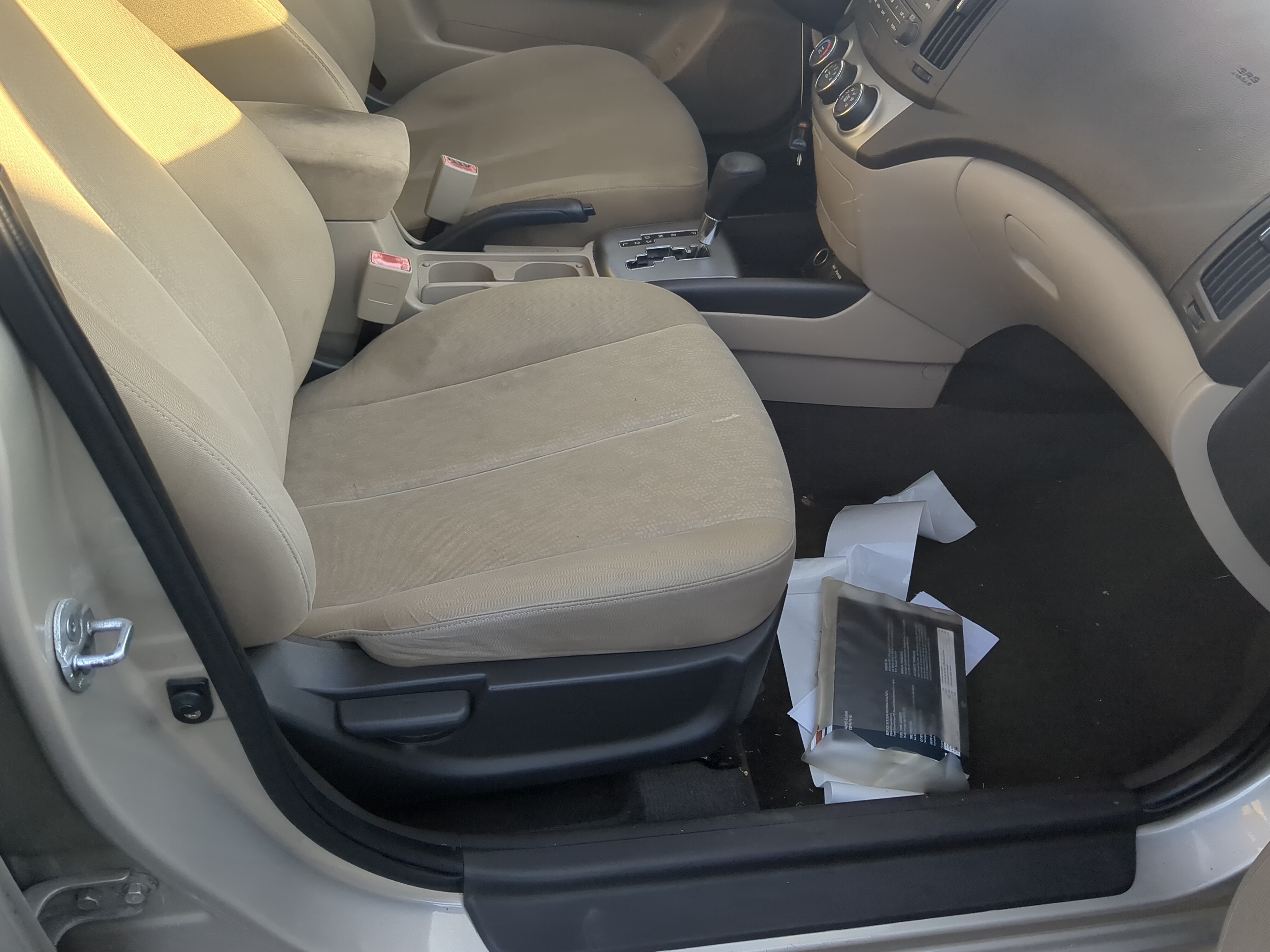 Picture of 2007-2010 Hyundai Elantra Passenger Front Seat Oem 1203574
