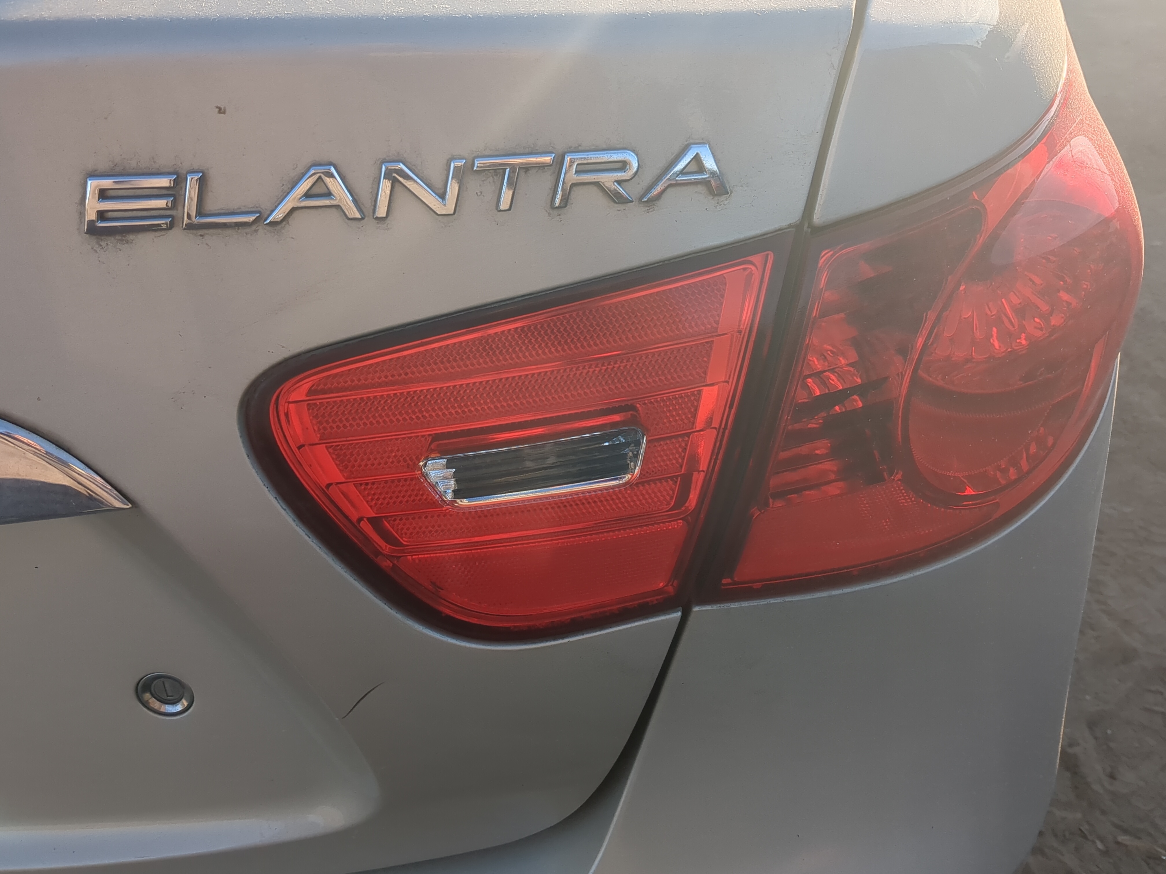 Picture of Tail Lights 2010 HYUNDAI ELANTRA
