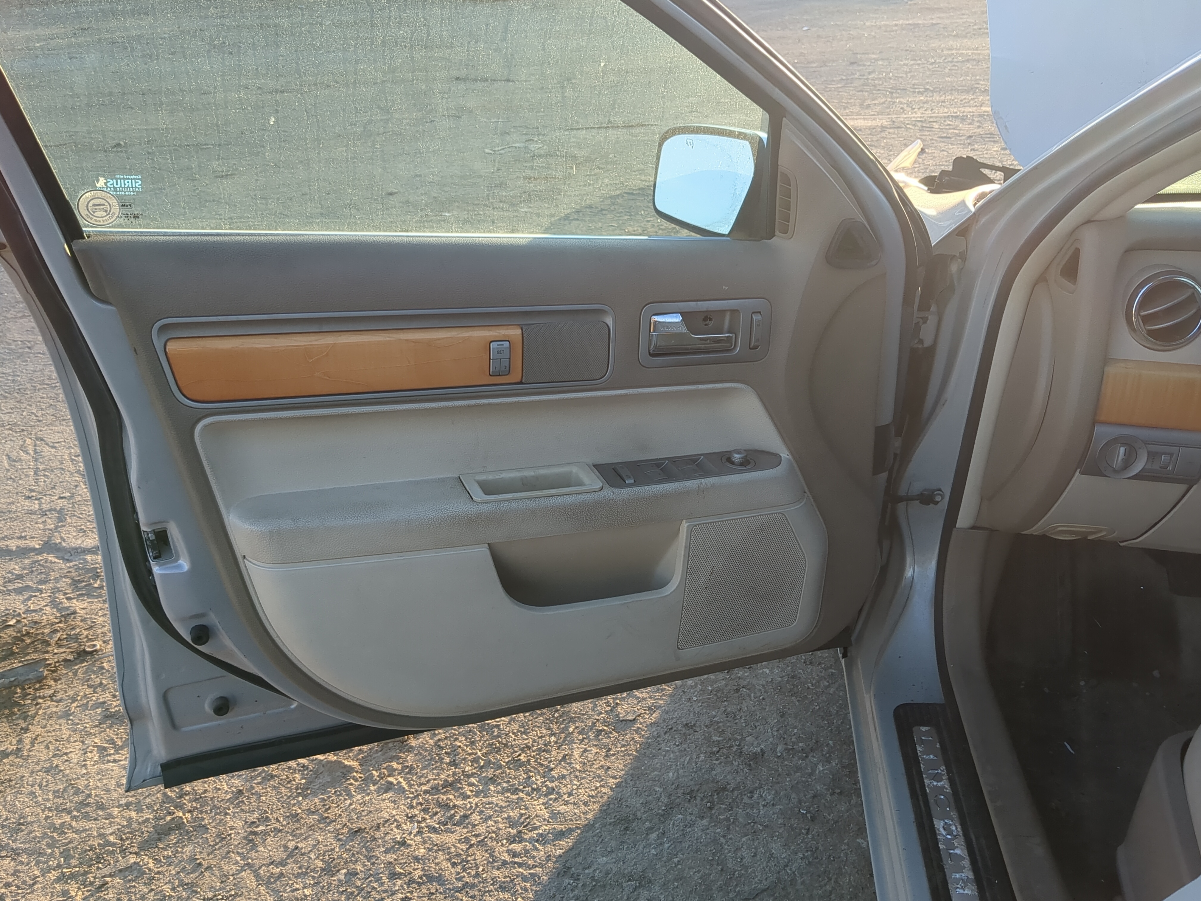 2007 Lincoln Mkz Front Left Driver Interior Door Panel Trim 1203829 - Oemusedautoparts1.com