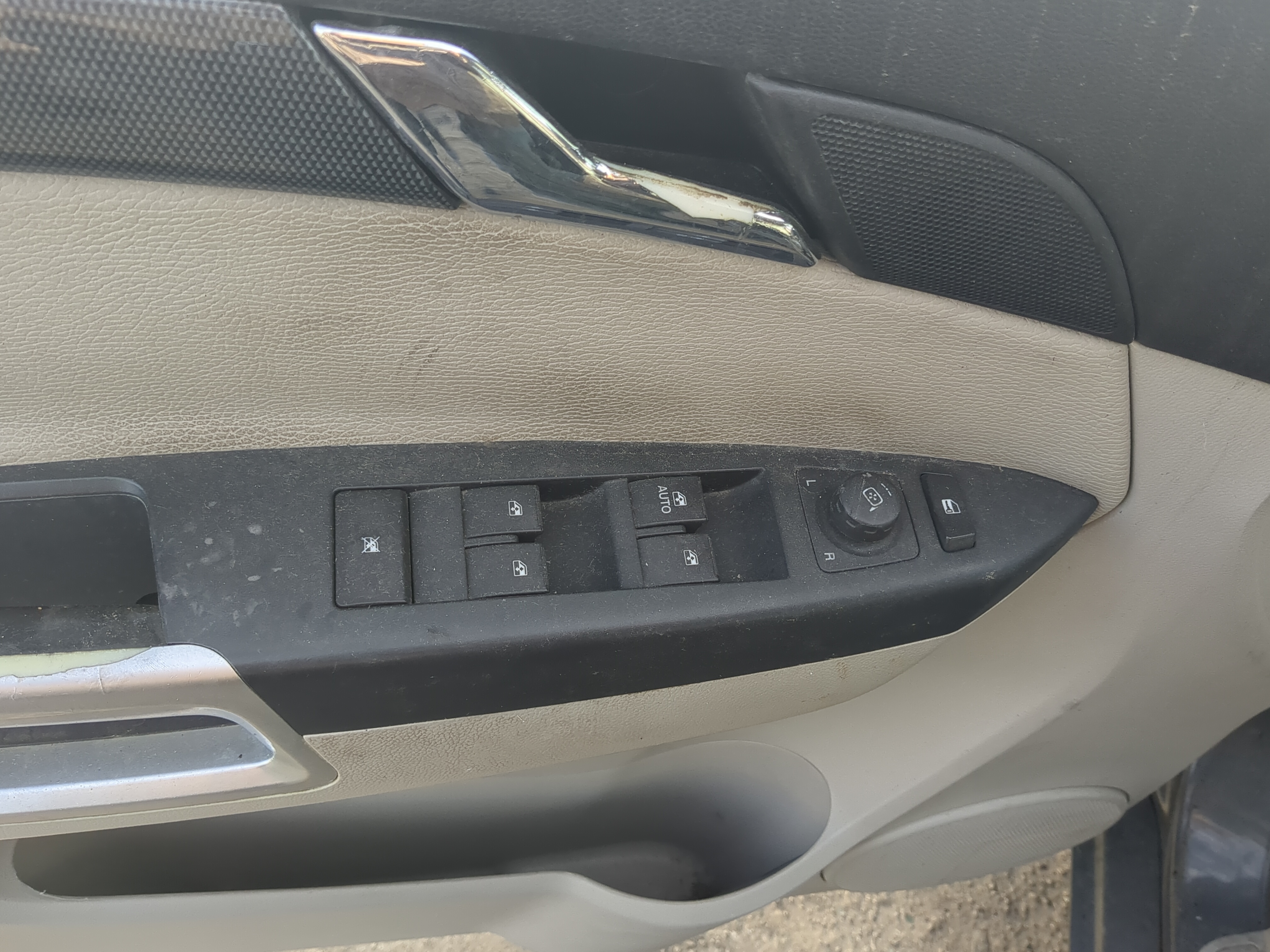 Picture of 2008-2010 Saturn Vue Driver Left Door Master Power Window Switch 1203939