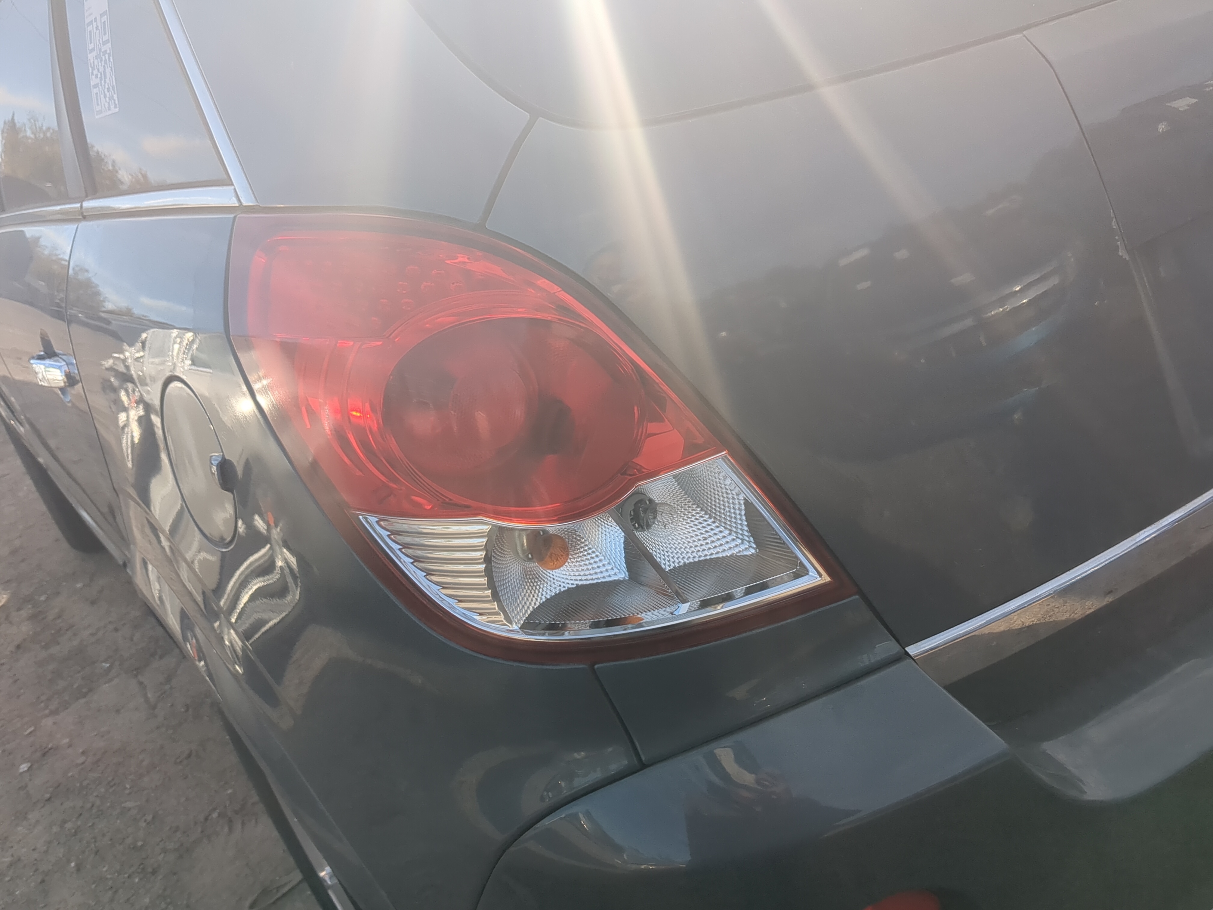 Picture of 2008-2010 Saturn Vue Driver Left Side Tail Light Taillight Oem 1204014