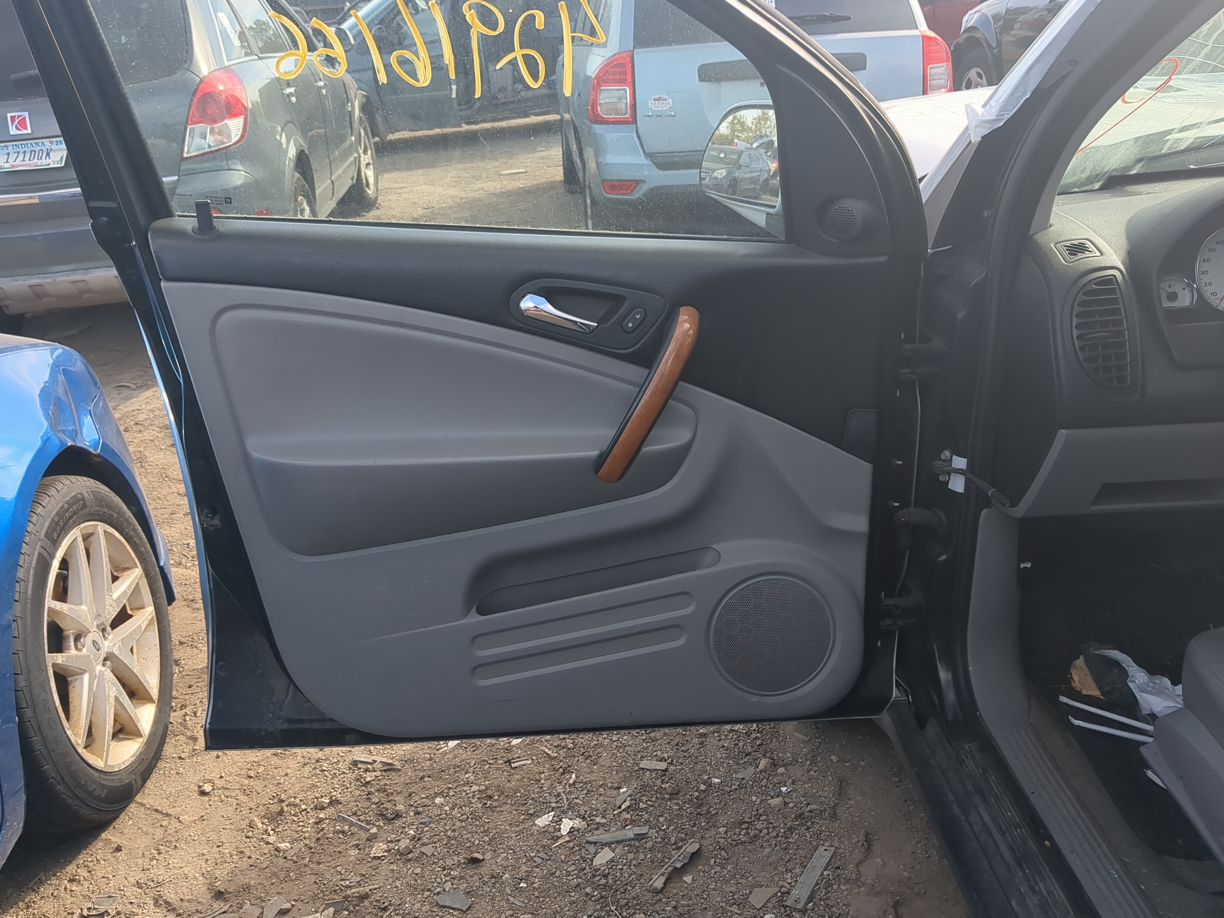 Picture of 2006 Saturn Vue Front Left Driver Interior Door Panel Trim 1204651