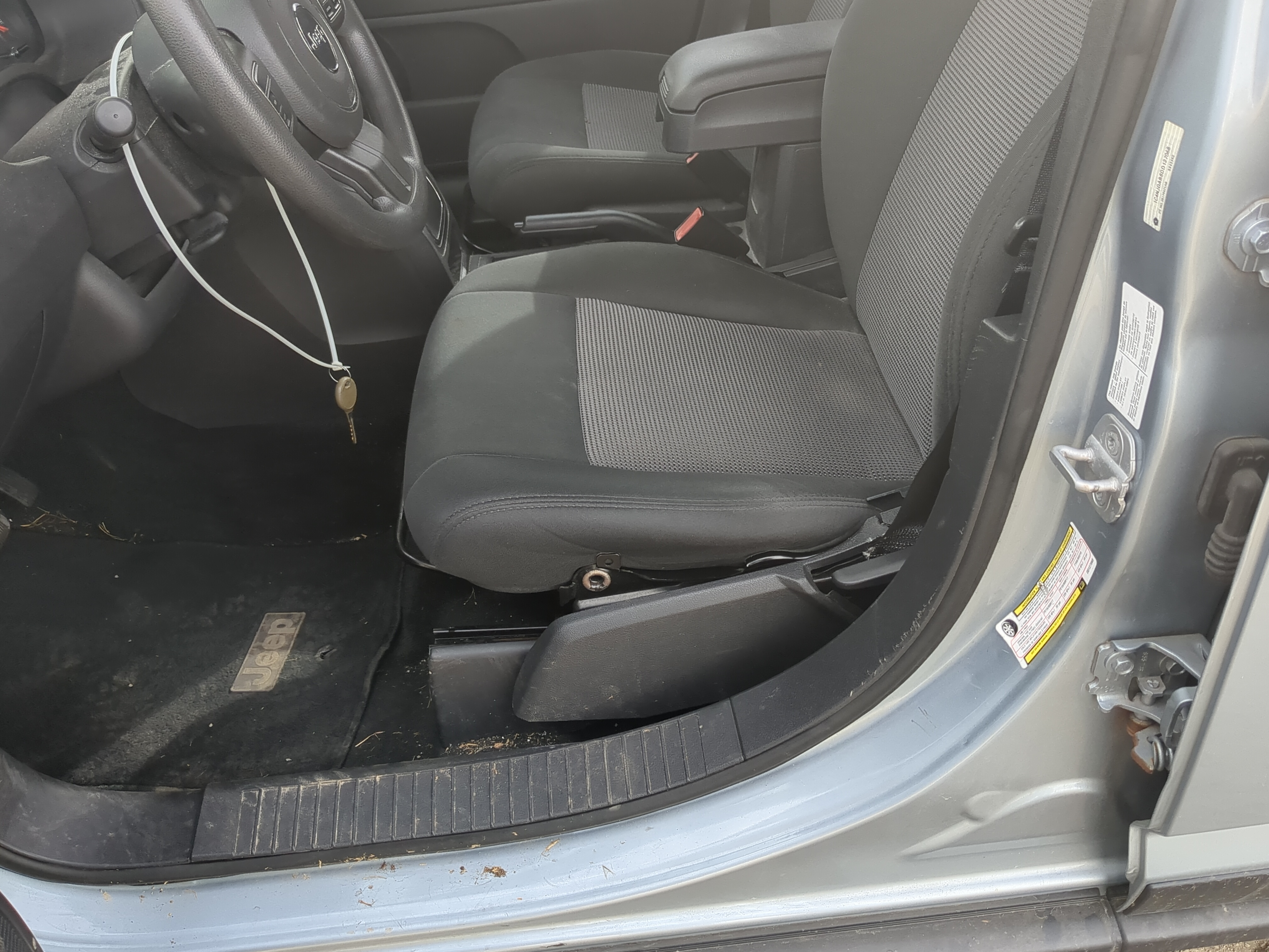 2009-2014 Jeep Compass Driver Front Seat Oem 1205350 - Oemusedautoparts1.com
