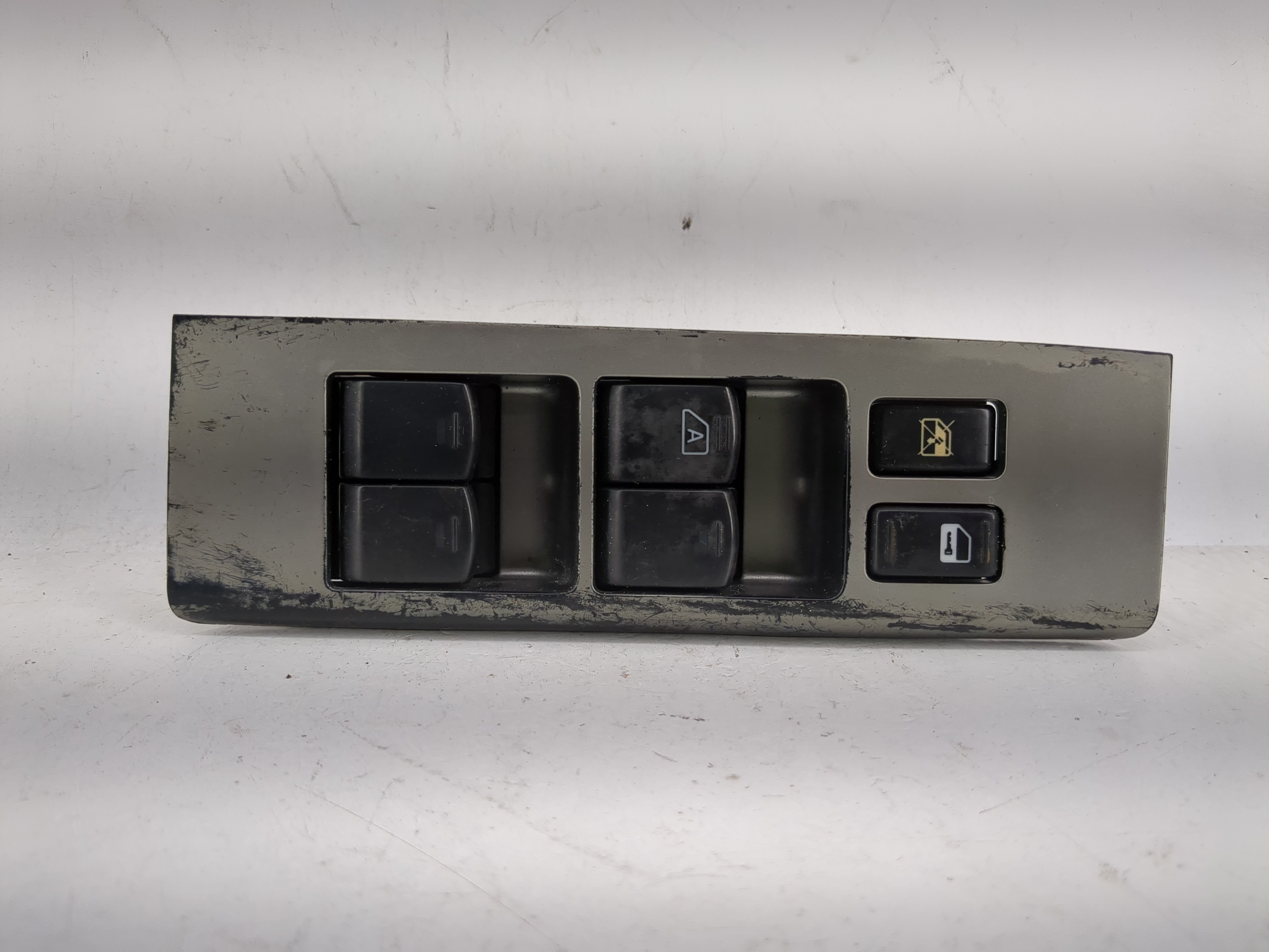 2005-2006 Nissan Pathfinder Driver Left Door Master Power Window Switch 1205356 - Oemusedautoparts1.com