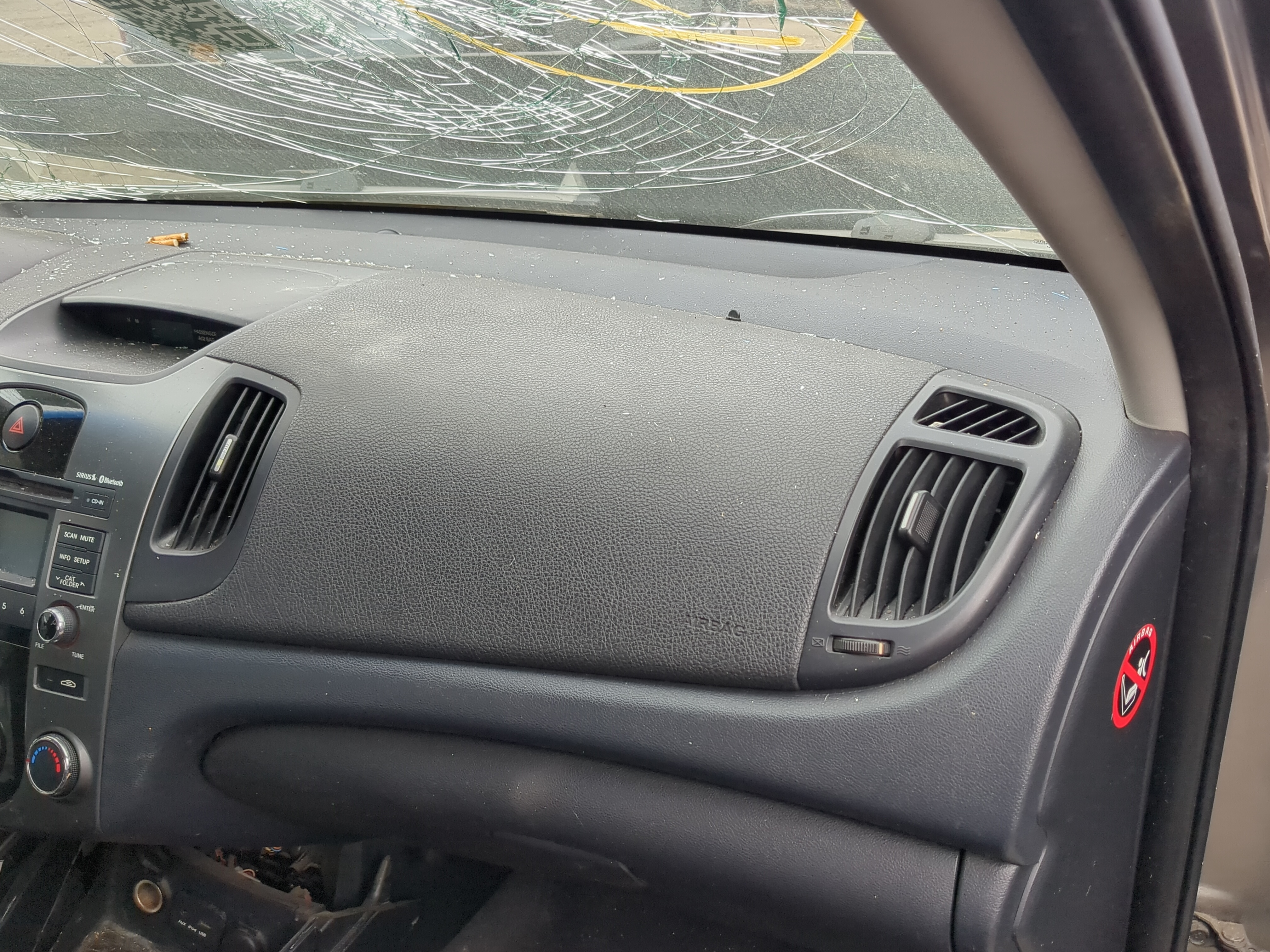 2010-2013 Kia Forte Air Bag Passenger Right Dashboard Oem 1206085 - Oemusedautoparts1.com