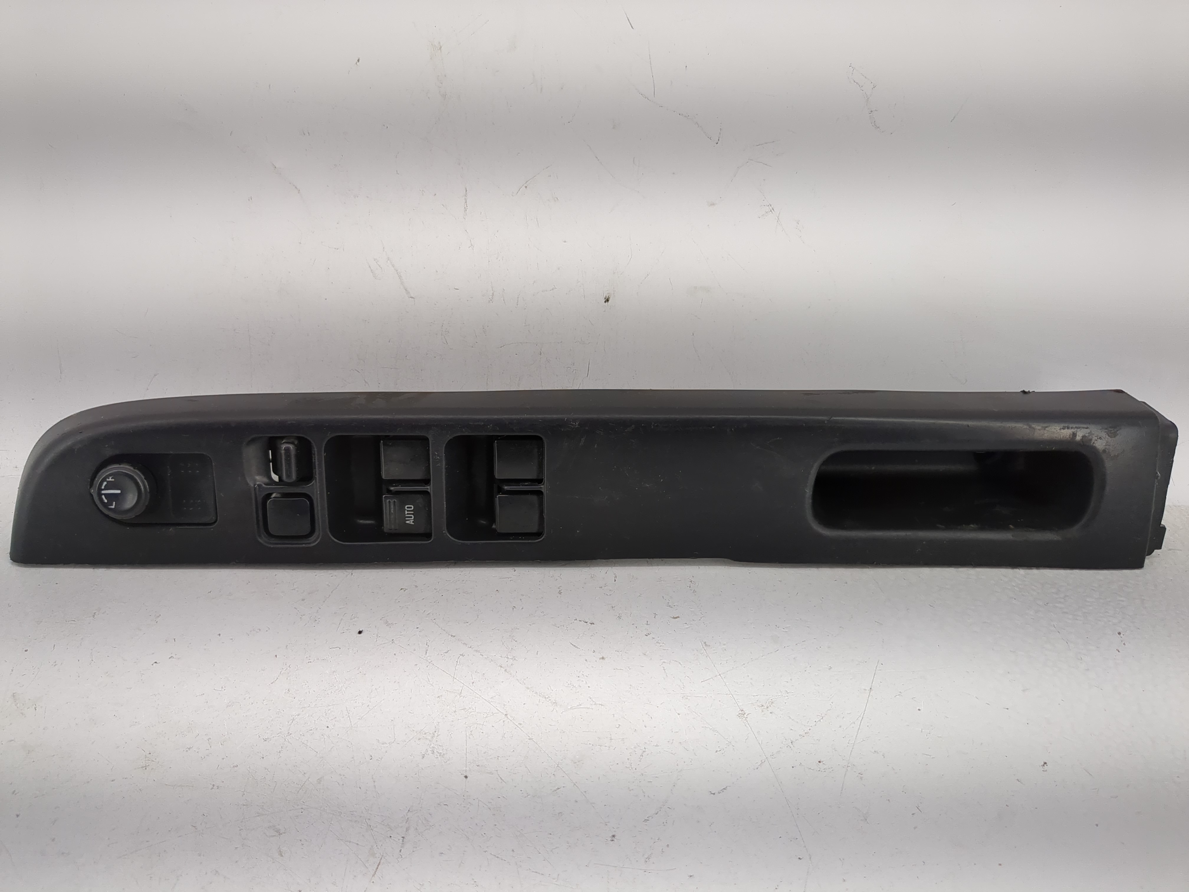 2000-2004 Nissan Xterra Driver Left Door Master Power Window Switch 1206344 - Oemusedautoparts1.com