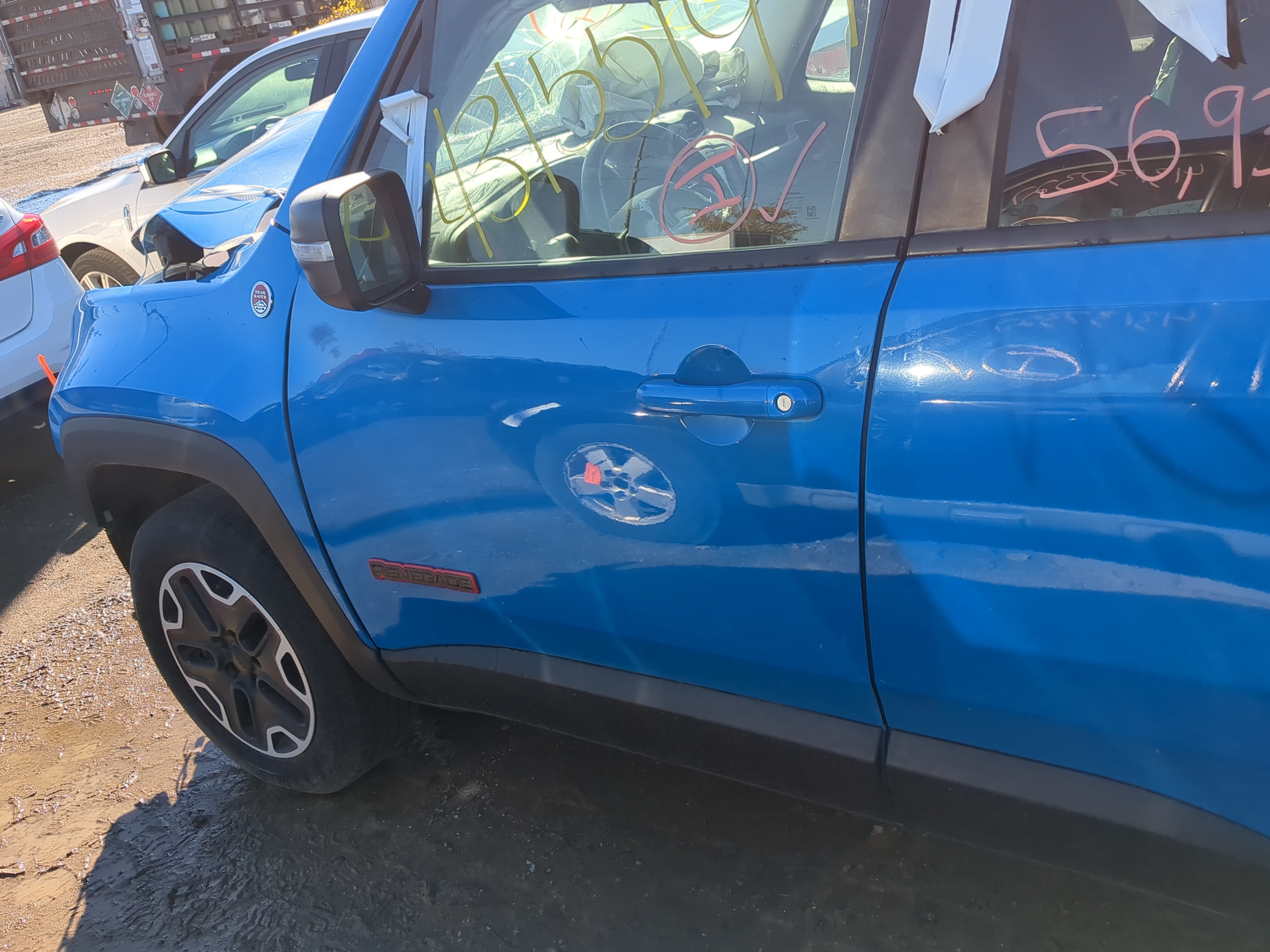 2015-2022 Jeep Renegade Driver Front Door Oem 1206350 - Oemusedautoparts1.com