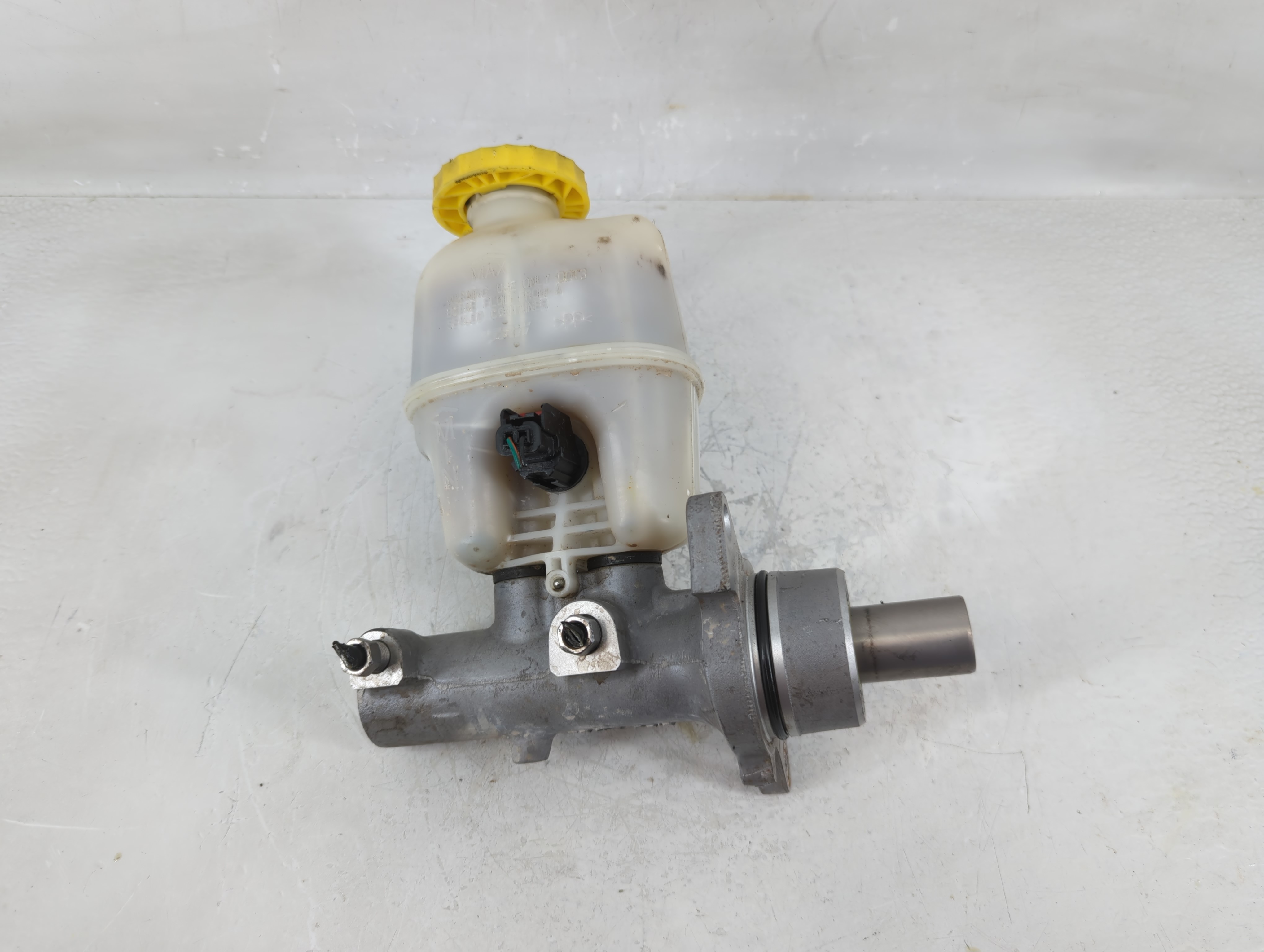 2007-2008 Dodge Ram 1500 Brake Master Cylinder 1206483 - Oemusedautoparts1.com
