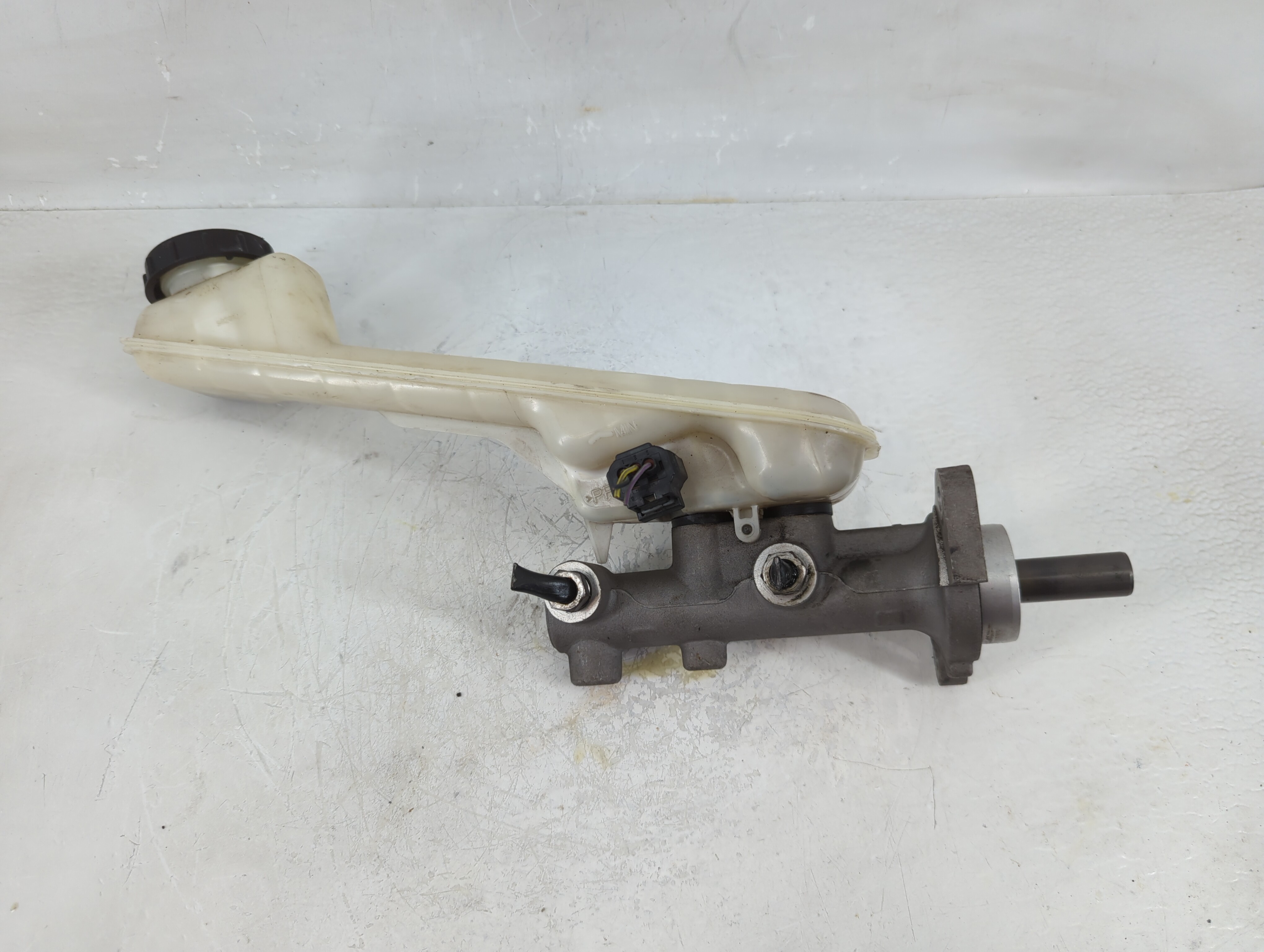 2011-2014 Ford Edge Brake Master Cylinder 1206484 - Oemusedautoparts1.com