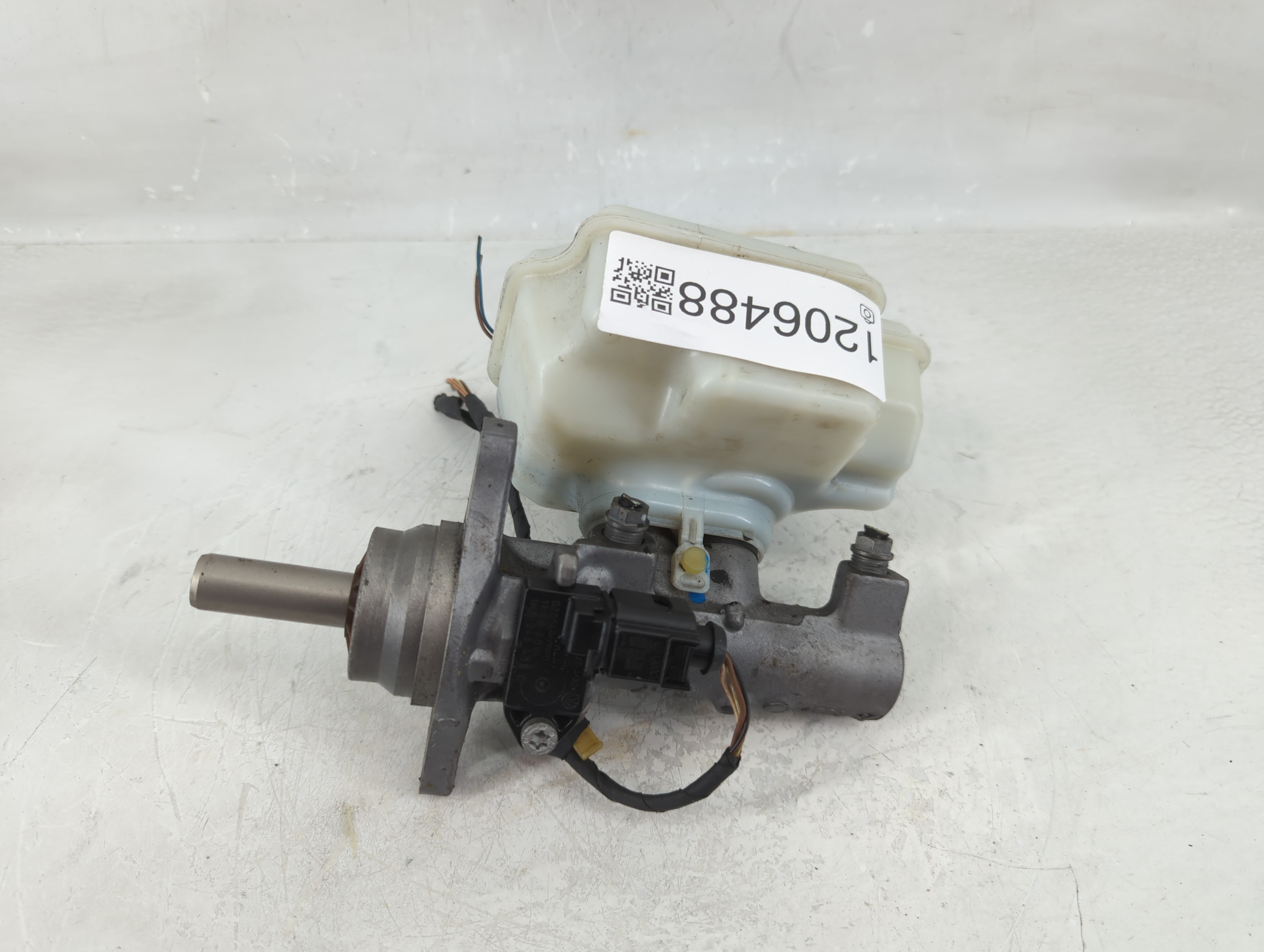 2013-2015 Volkswagen Passat Brake Master Cylinder 1206488 - Oemusedautoparts1.com