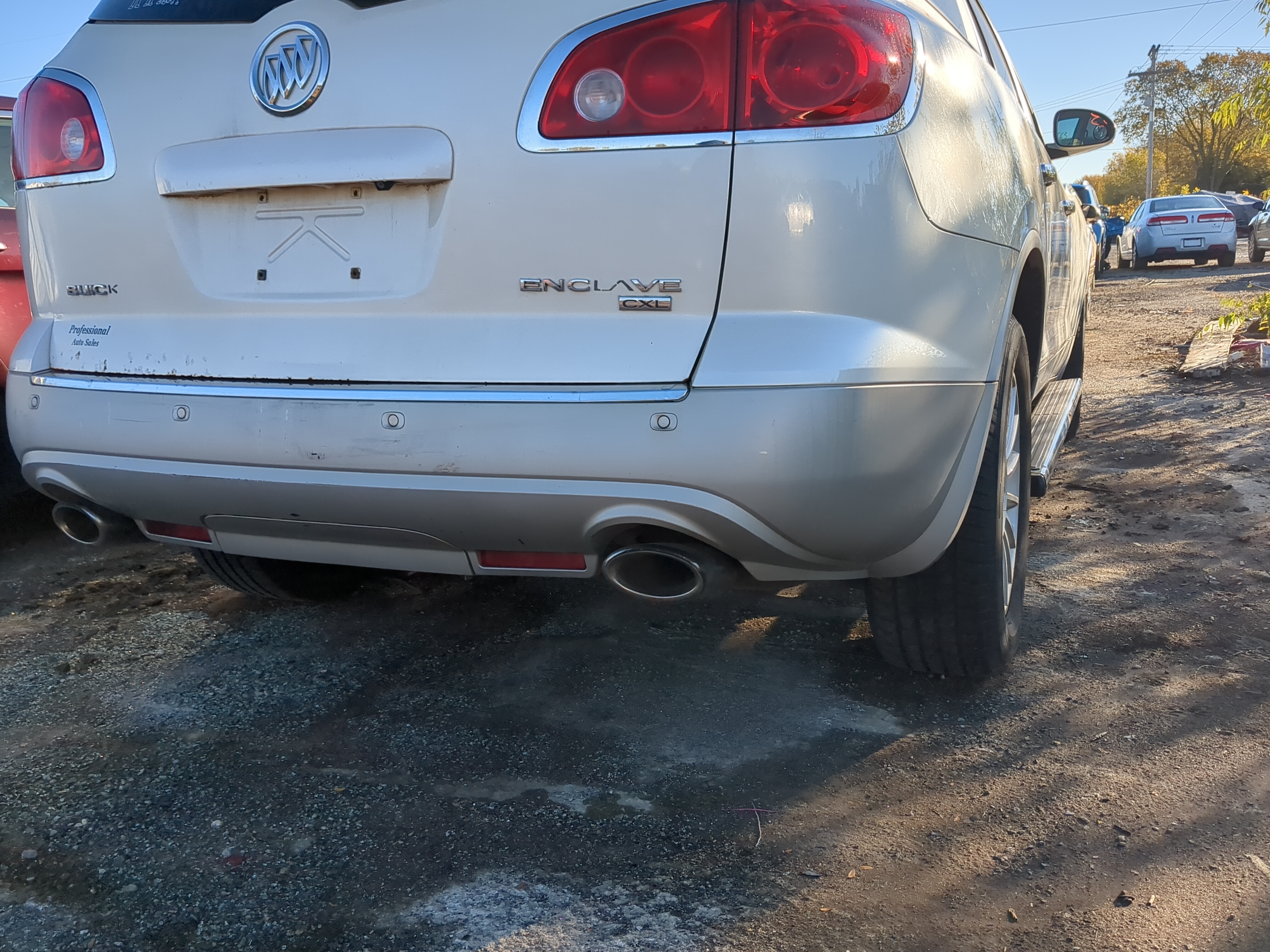 2008-2012 Buick Enclave Rear Bumper Assembly Oem 1206743 - Oemusedautoparts1.com