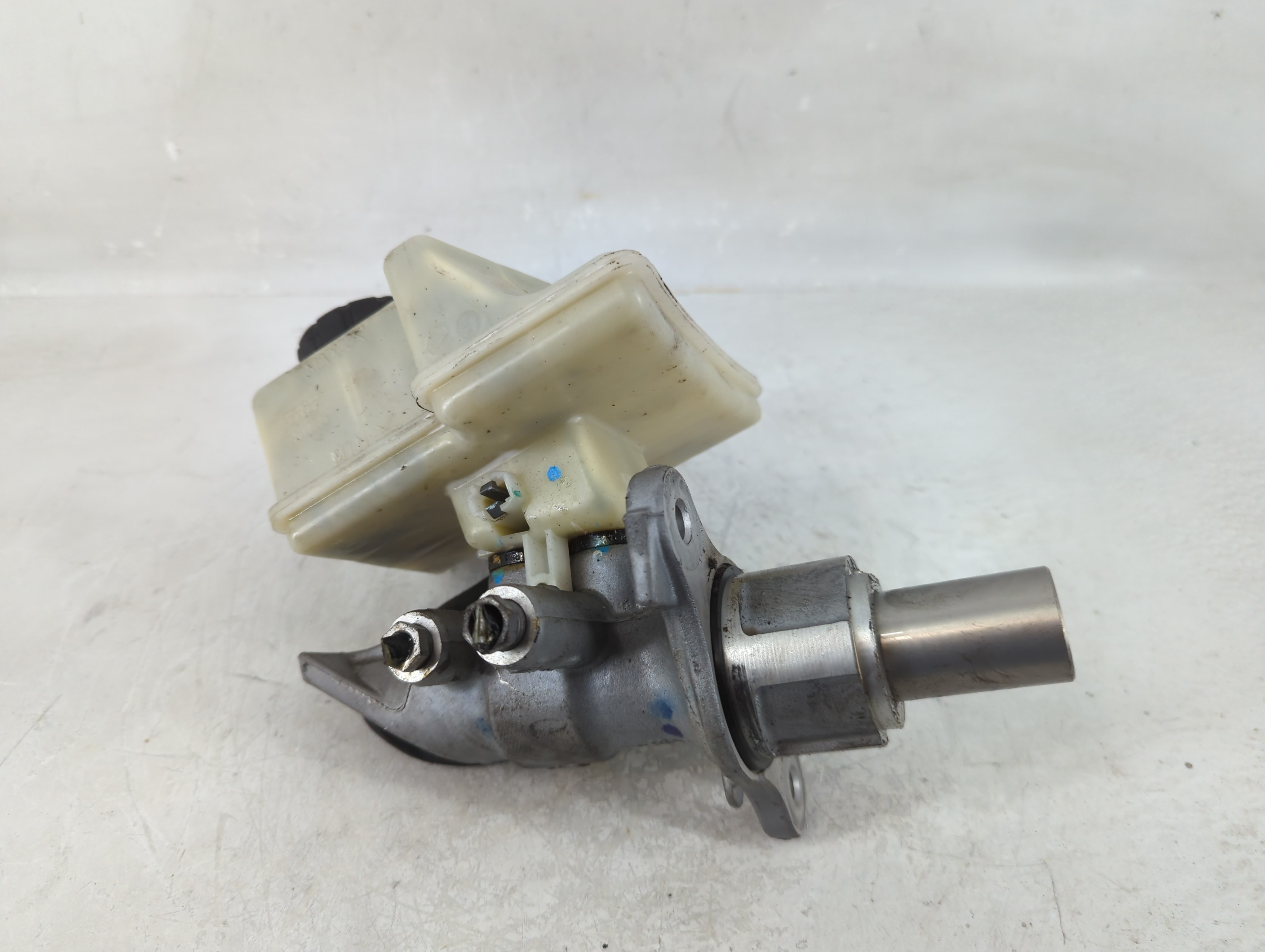 2013-2016 Mercedes-benz Gl450 Brake Master Cylinder 1206819 - Oemusedautoparts1.com