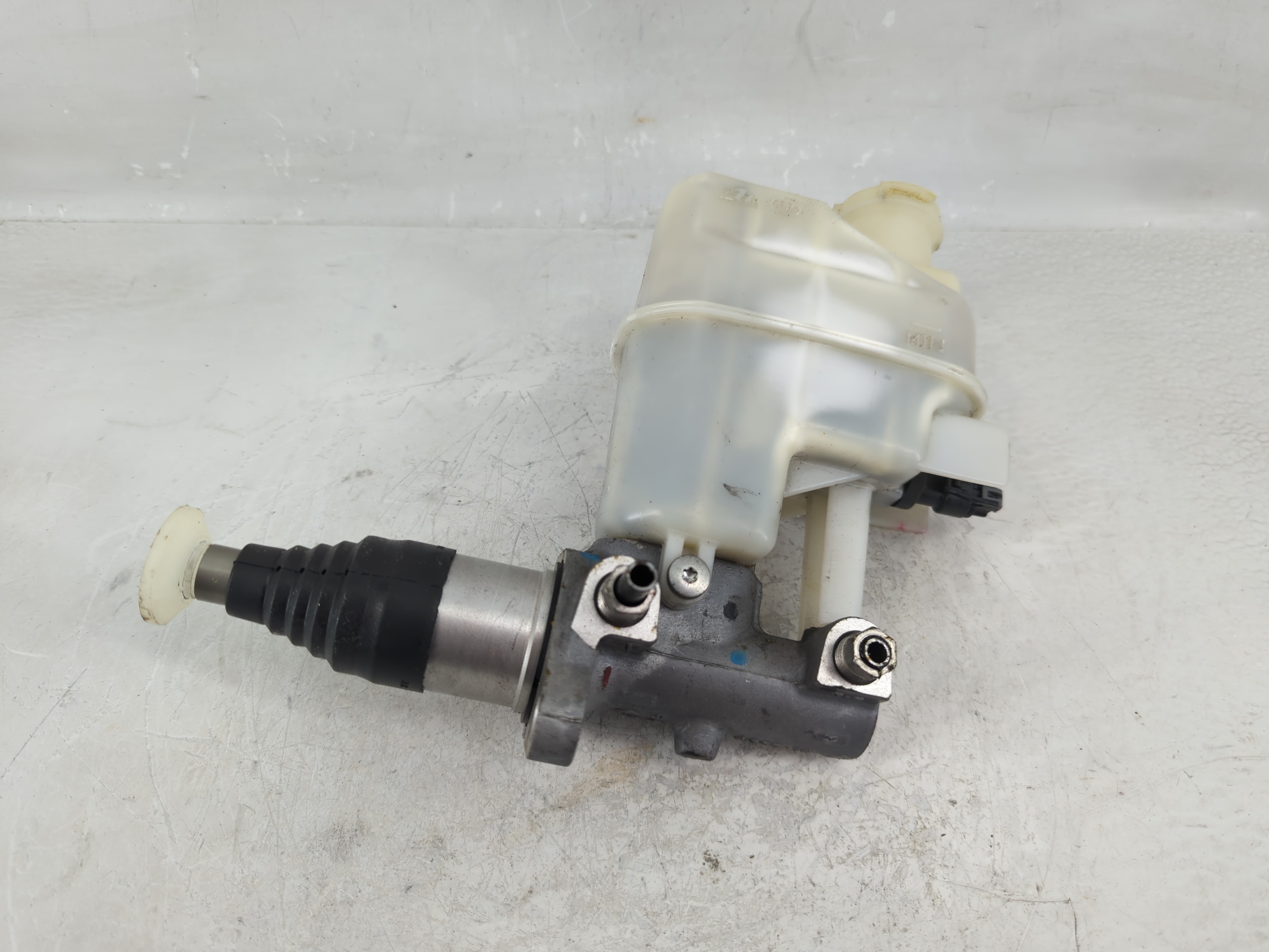 2008-2012 Chevrolet Malibu Brake Master Cylinder 1206990 - Oemusedautoparts1.com