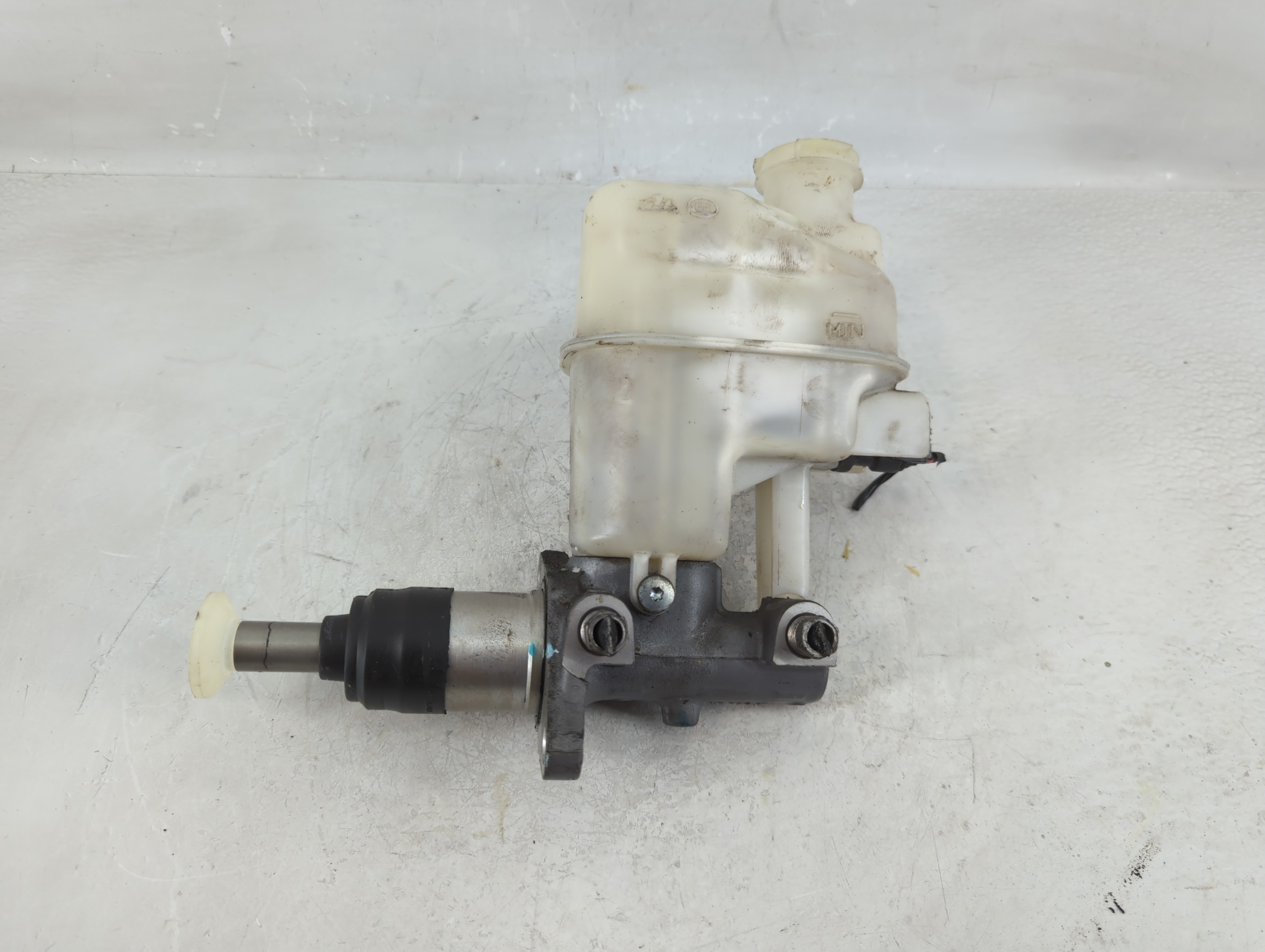 2008-2012 Chevrolet Malibu Brake Master Cylinder 1207001 - Oemusedautoparts1.com