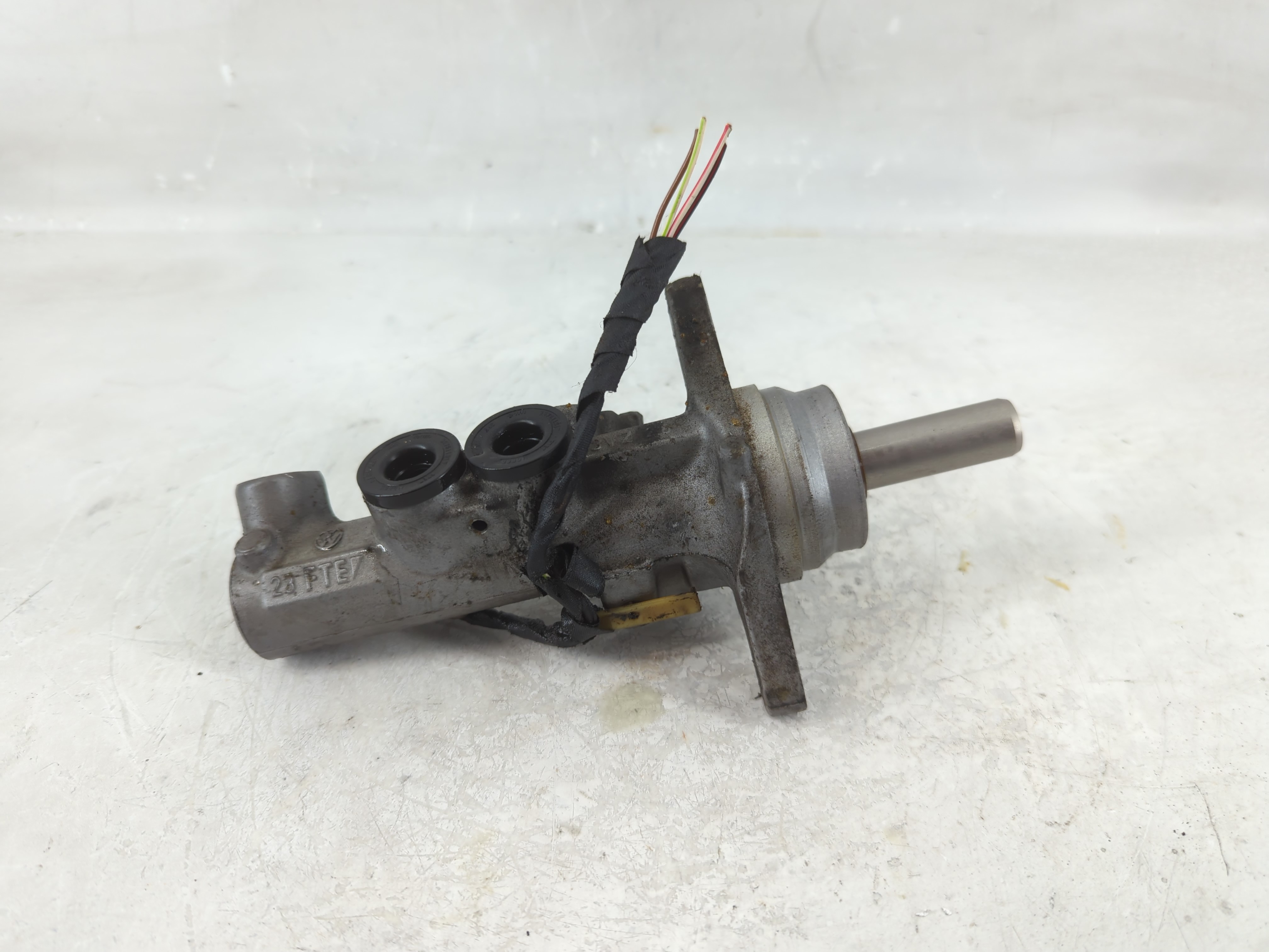2013-2015 Volkswagen Passat Brake Master Cylinder 1207005 - Oemusedautoparts1.com
