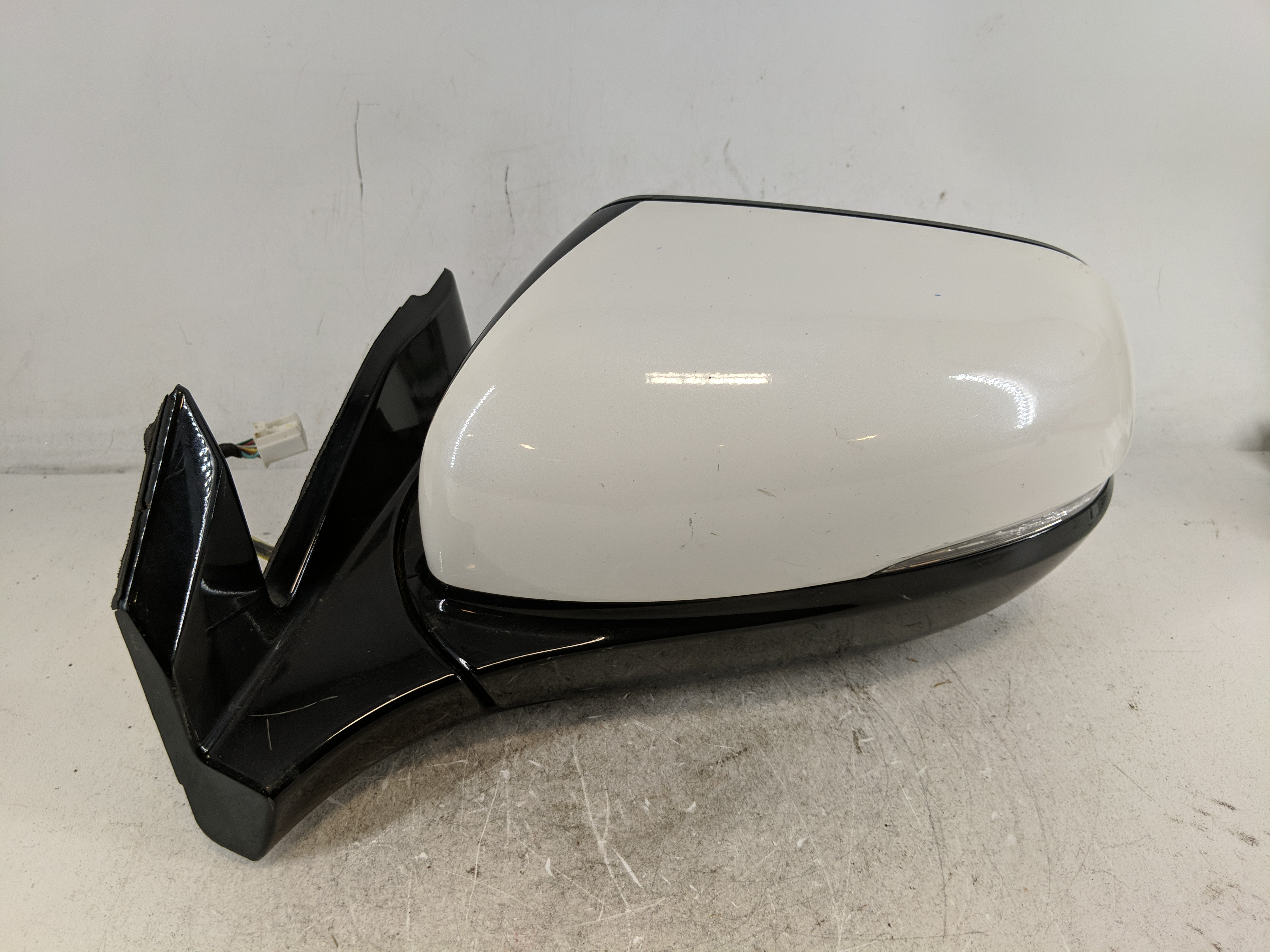 2017-2018 Honda Pilot Driver Left Side View Power Door Mirror White 1207148 - Oemusedautoparts1.com