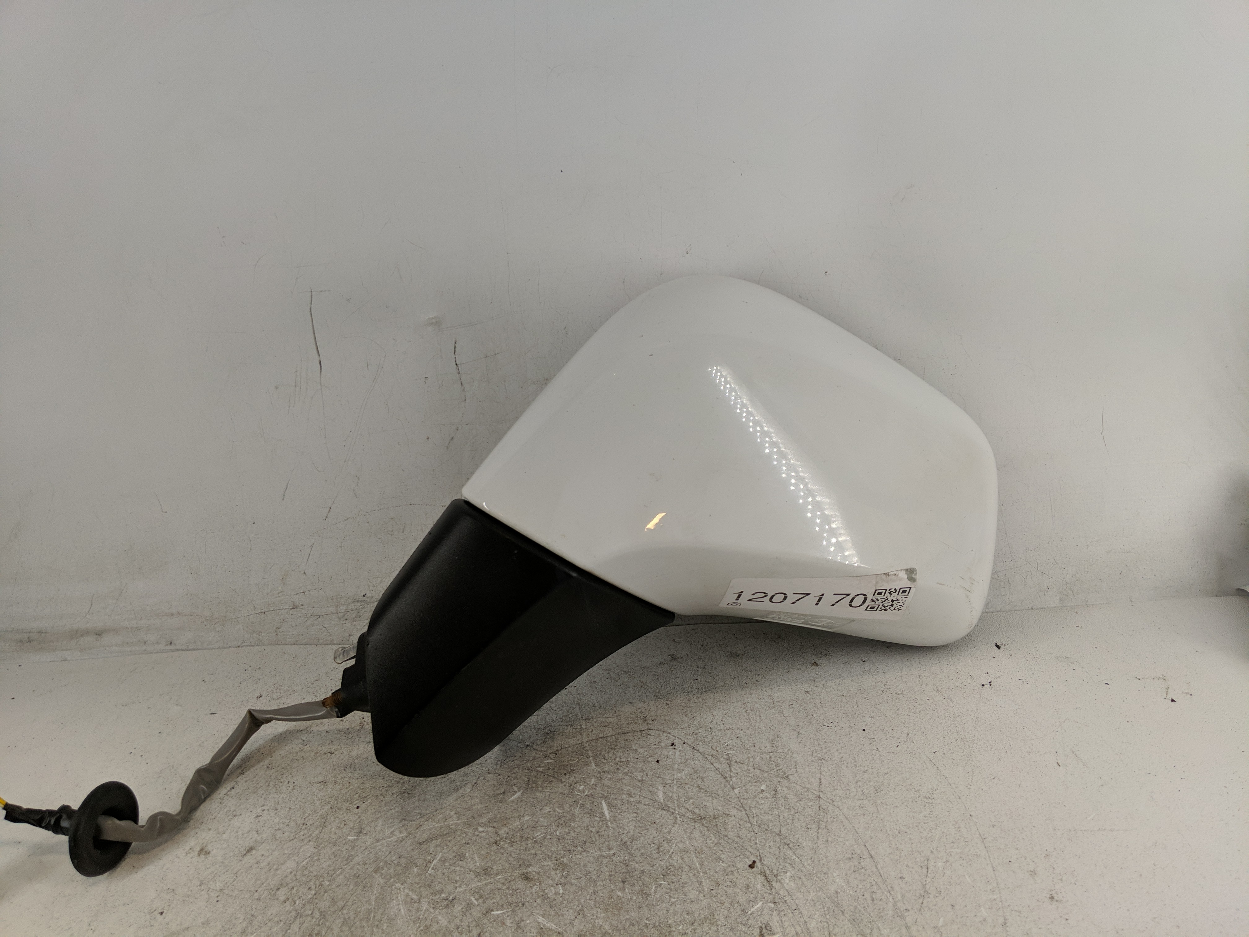 2017-2020 Chevrolet Trax Driver Left Side View Power Door Mirror White 1207170 - Oemusedautoparts1.com