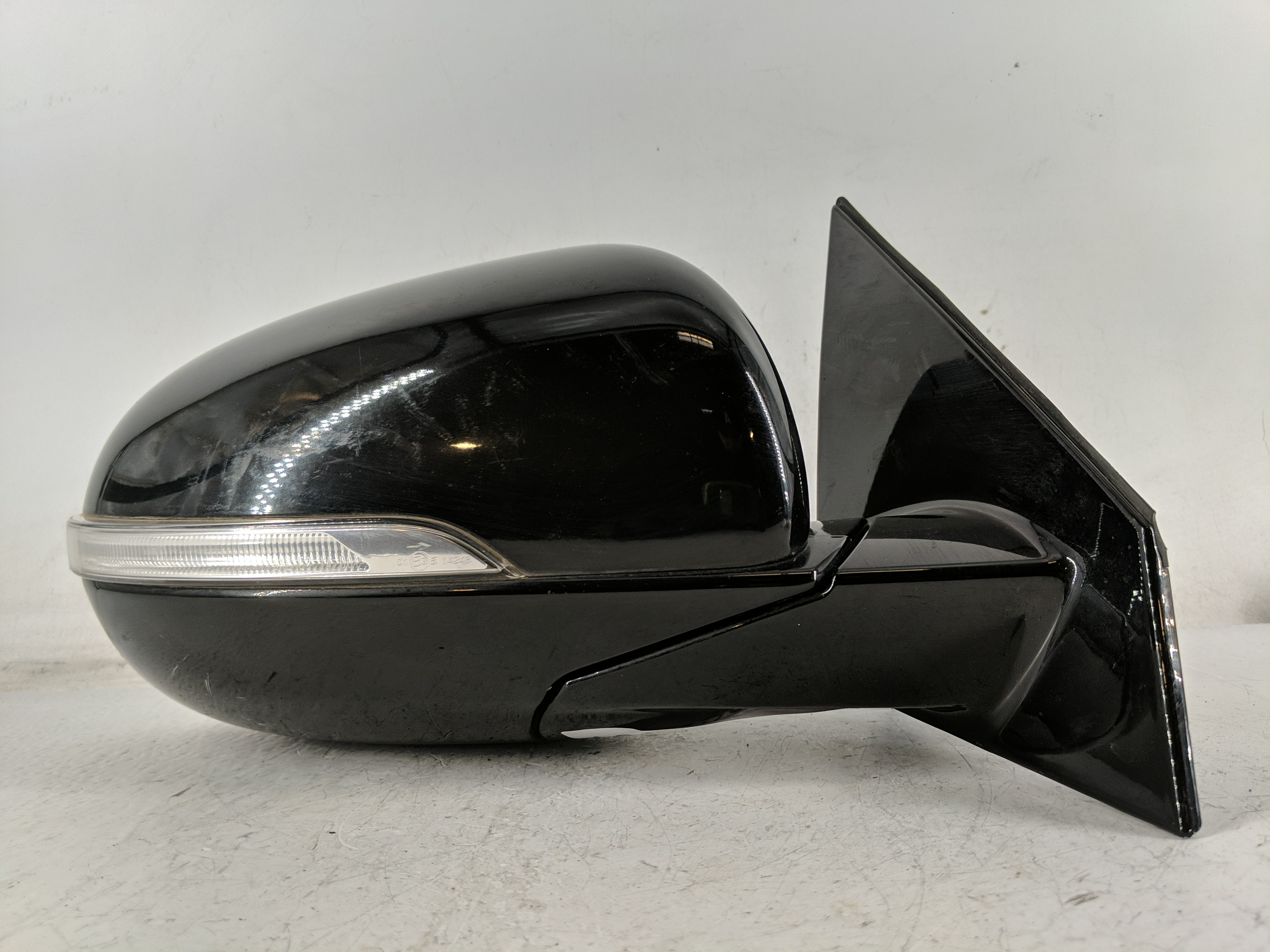 2016-2020 Kia Sorento Passenger Right Side View Power Door Mirror Black 1207225 - Oemusedautoparts1.com